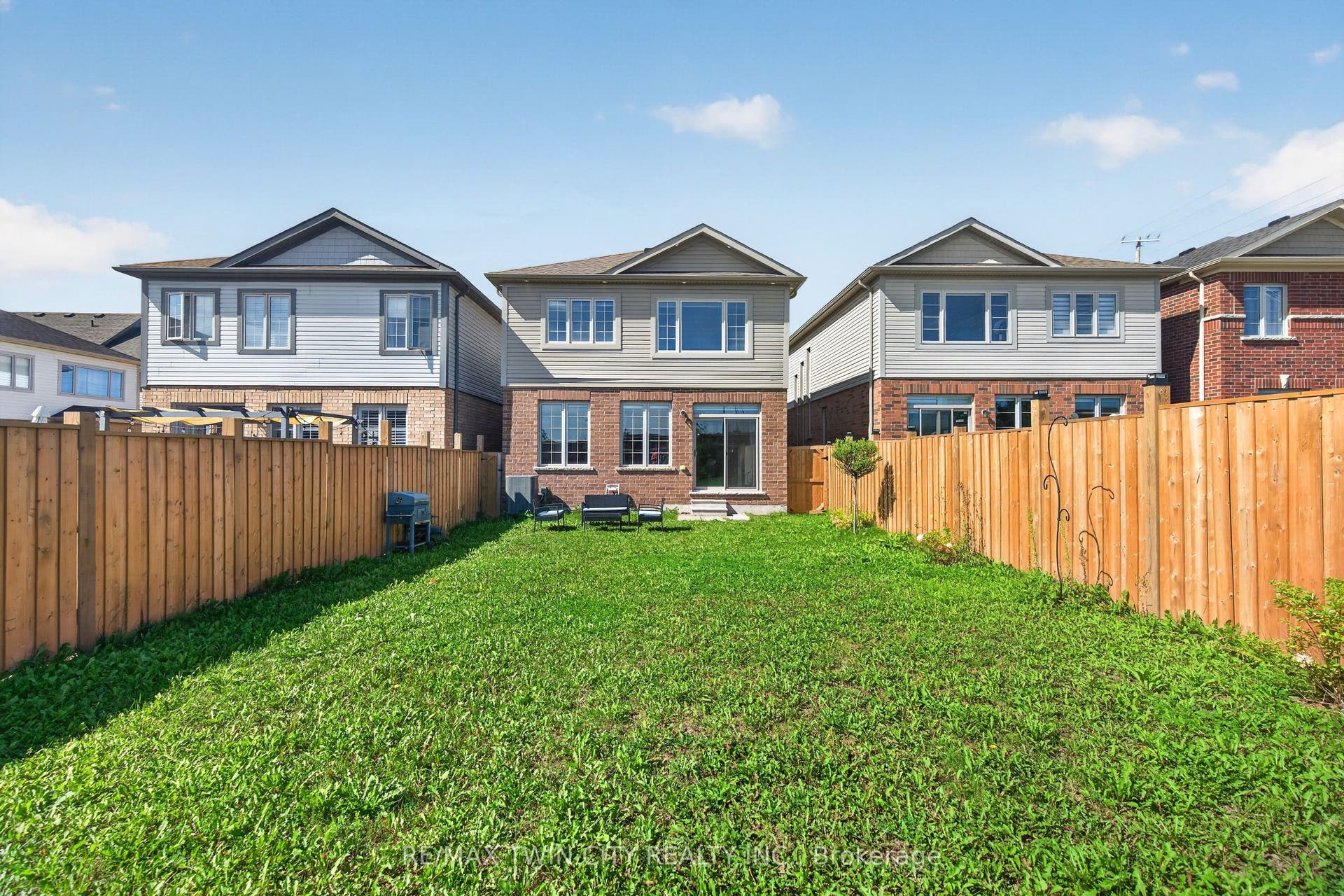 10 Reistwood Drive, Kitchener, Waterloo ON N2R 0N7 10 Reistwood Drive, Kitchener, Waterloo ON N2R 0N7