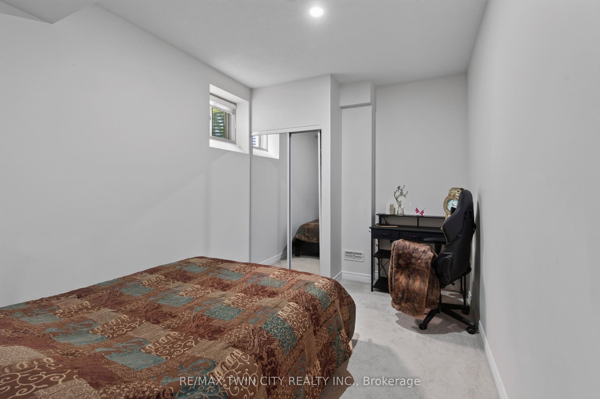 10 Reistwood Drive, Kitchener, Waterloo ON N2R 0N7 10 Reistwood Drive, Kitchener, Waterloo ON N2R 0N7