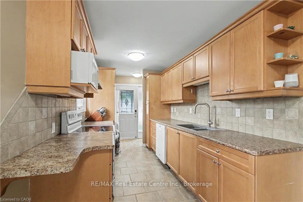 484B RED FOX Road, Waterloo, Waterloo ON N2K 2V8 484B RED FOX Road, Waterloo, Waterloo ON N2K 2V8