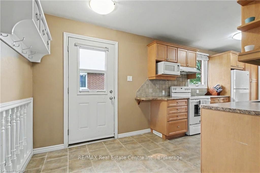 484B RED FOX Road, Waterloo, Waterloo ON N2K 2V8 484B RED FOX Road, Waterloo, Waterloo ON N2K 2V8