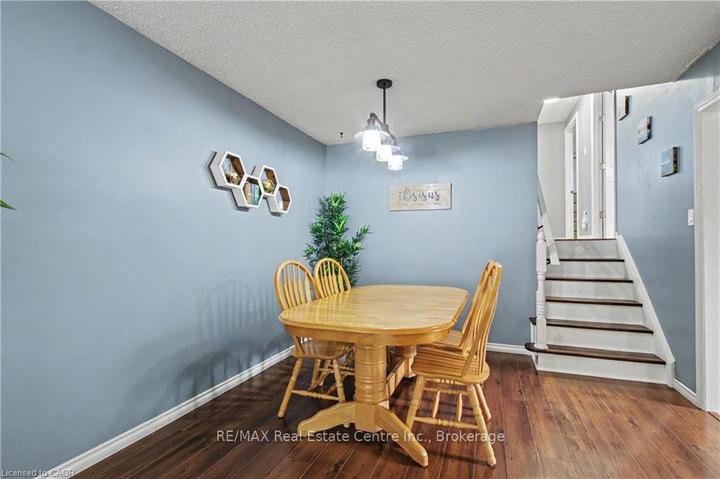 484B RED FOX Road, Waterloo, Waterloo ON N2K 2V8 484B RED FOX Road, Waterloo, Waterloo ON N2K 2V8