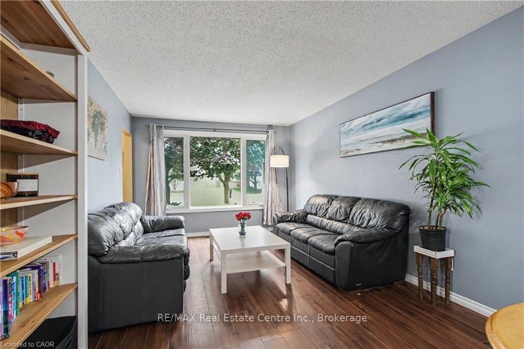 484B RED FOX Road, Waterloo, Waterloo ON N2K 2V8 484B RED FOX Road, Waterloo, Waterloo ON N2K 2V8