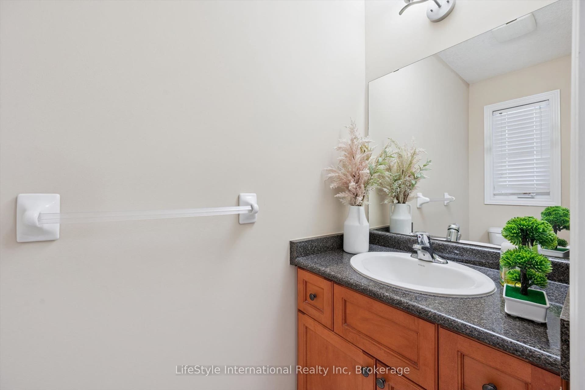 47 HASLER Crescent, Guelph, Wellington ON N1L 1A2 47 HASLER Crescent, Guelph, Wellington ON N1L 1A2