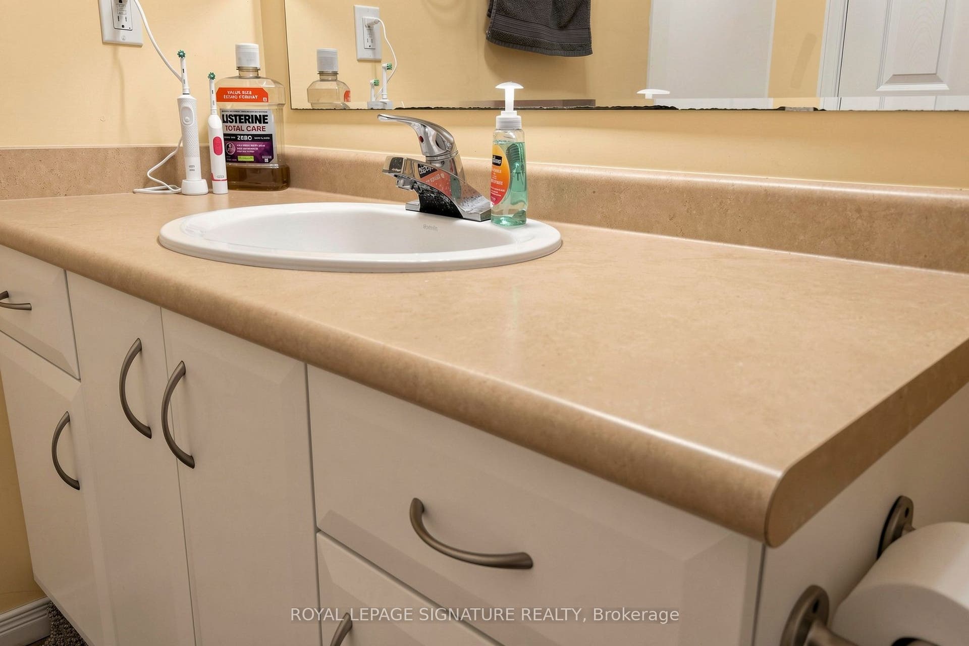 110 Activa Avenue, #A5, Kitchener, Waterloo ON N2E 4K4 110 Activa Avenue, #A5, Kitchener, Waterloo ON N2E 4K4