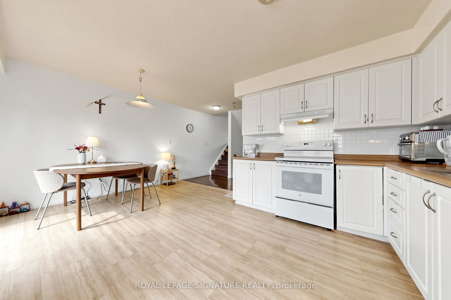 110 Activa Avenue, #A5, Kitchener, Waterloo ON N2E 4K4 110 Activa Avenue, #A5, Kitchener, Waterloo ON N2E 4K4