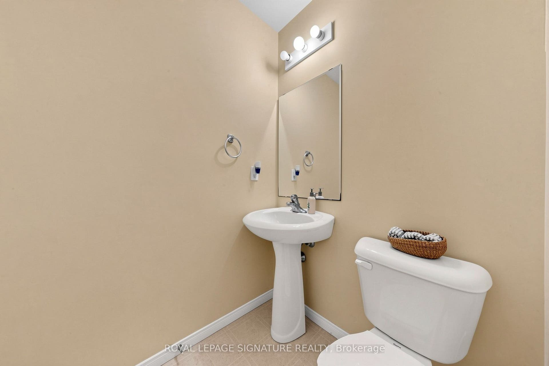 110 Activa Avenue, #A5, Kitchener, Waterloo ON N2E 4K4 110 Activa Avenue, #A5, Kitchener, Waterloo ON N2E 4K4