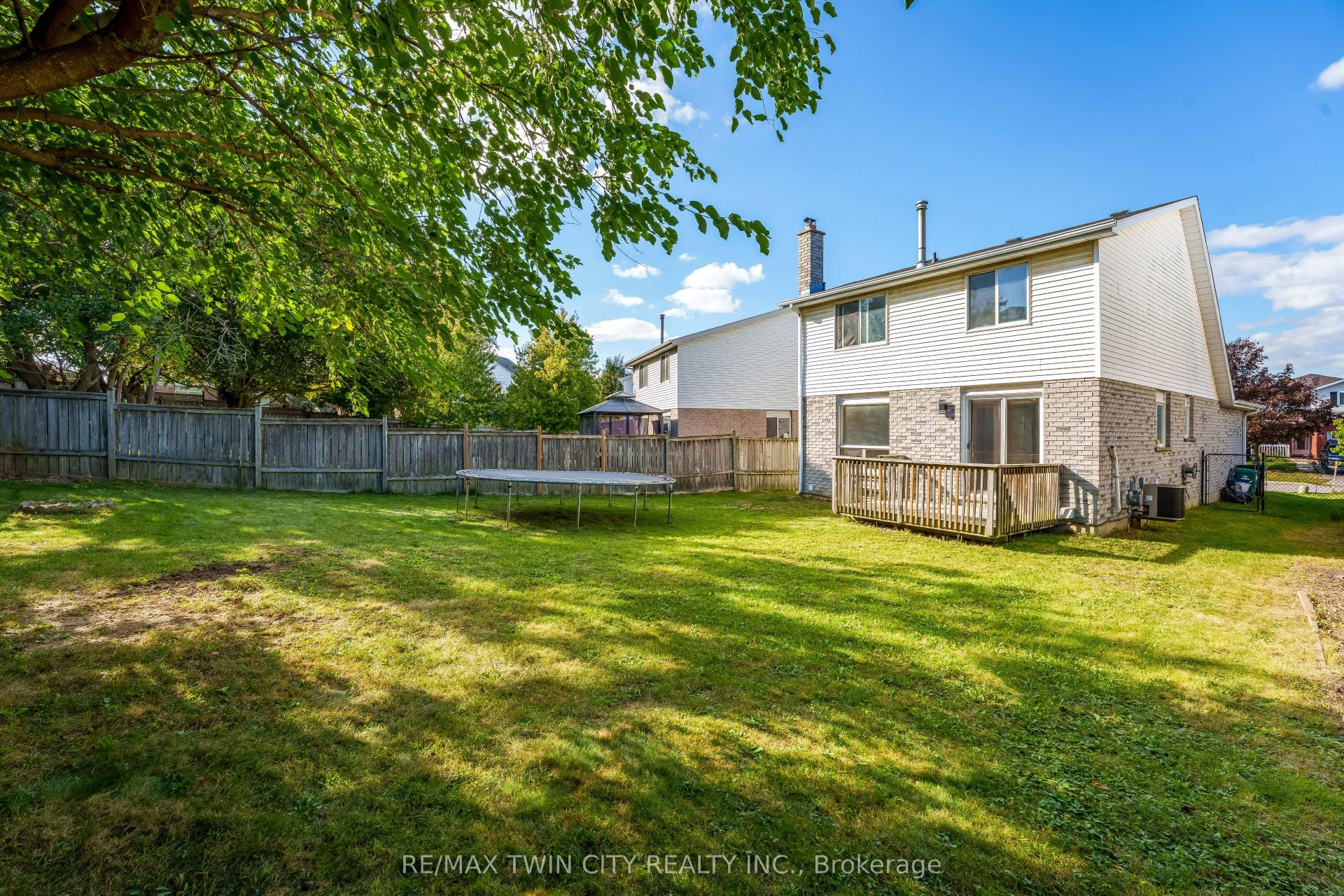 47 Bushnell Drive, Cambridge, Waterloo ON N1R 8C5 47 Bushnell Drive, Cambridge, Waterloo ON N1R 8C5
