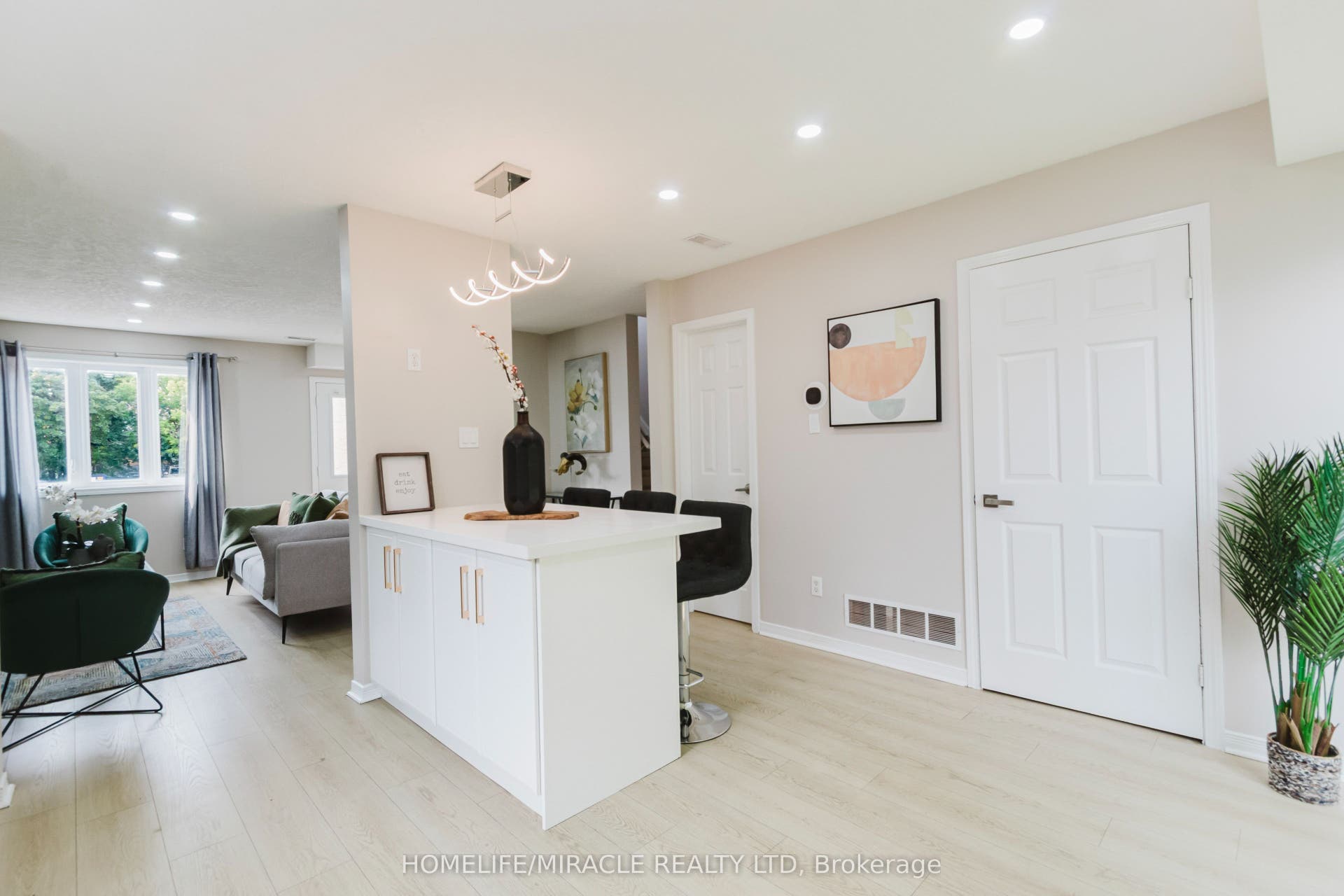 67 Kinzie Avenue, Kitchener, Waterloo ON N2A 2J6 67 Kinzie Avenue, Kitchener, Waterloo ON N2A 2J6