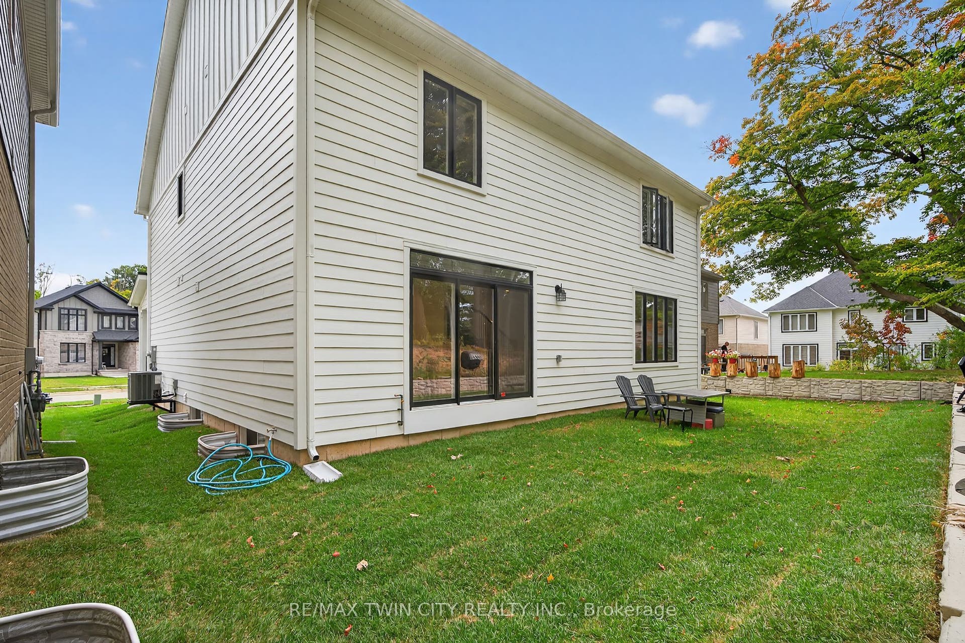 209 Jeffrey Place, Kitchener, Waterloo ON N2C 0C2 209 Jeffrey Place, Kitchener, Waterloo ON N2C 0C2