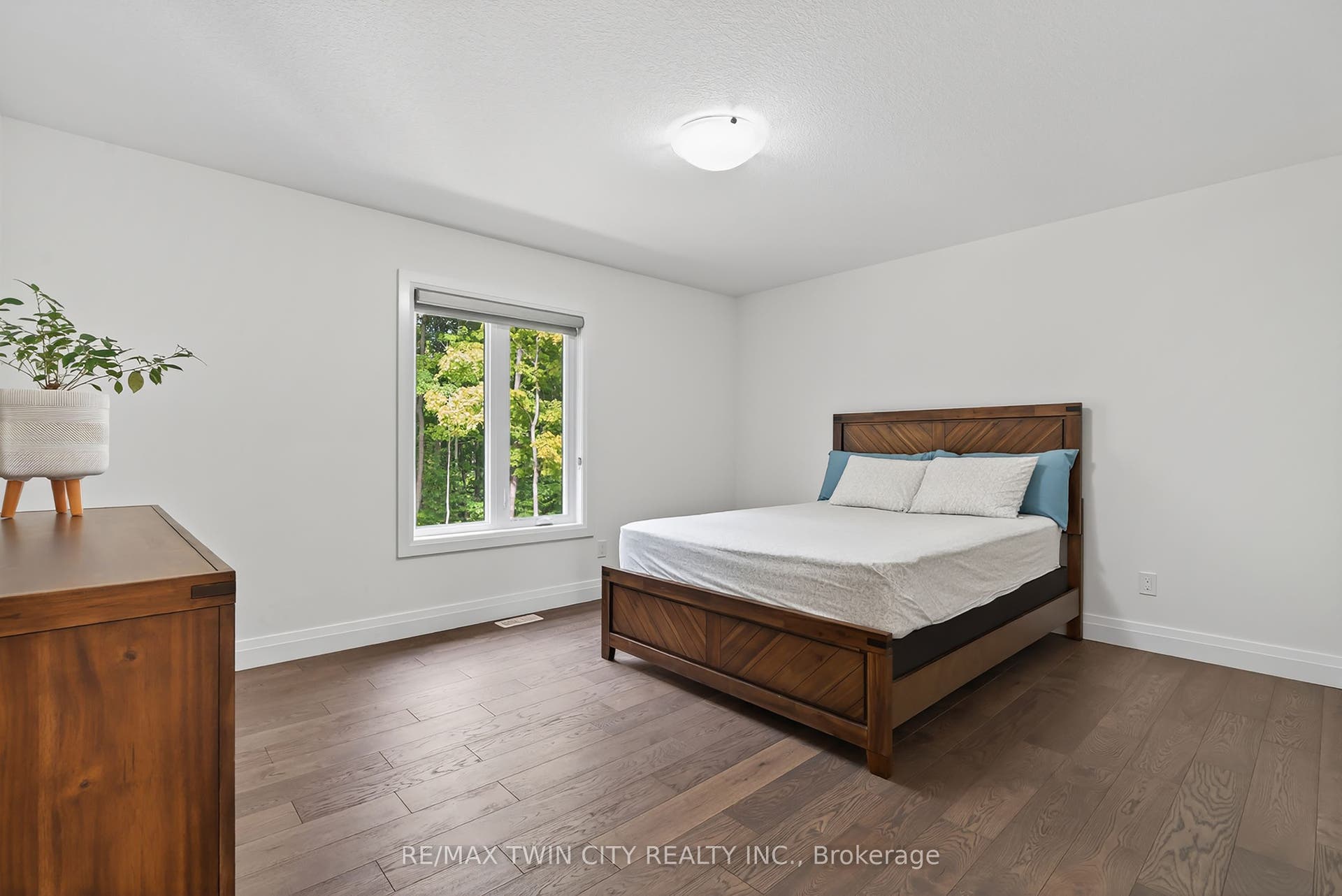 209 Jeffrey Place, Kitchener, Waterloo ON N2C 0C2 209 Jeffrey Place, Kitchener, Waterloo ON N2C 0C2