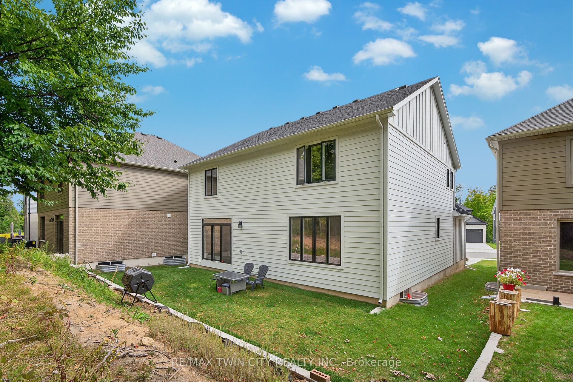 209 Jeffrey Place, Kitchener, Waterloo ON N2C 0C2 209 Jeffrey Place, Kitchener, Waterloo ON N2C 0C2