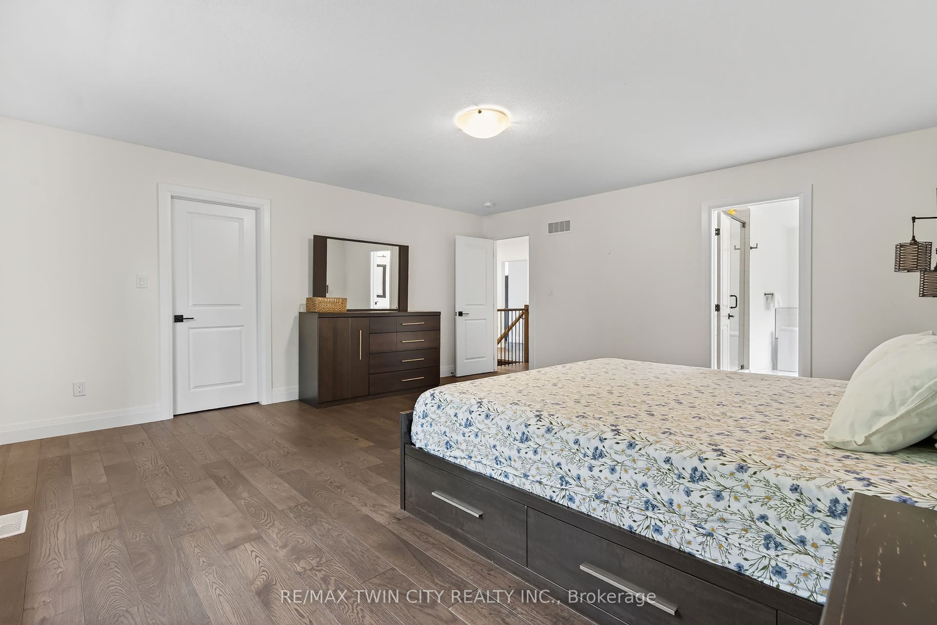 209 Jeffrey Place, Kitchener, Waterloo ON N2C 0C2 209 Jeffrey Place, Kitchener, Waterloo ON N2C 0C2