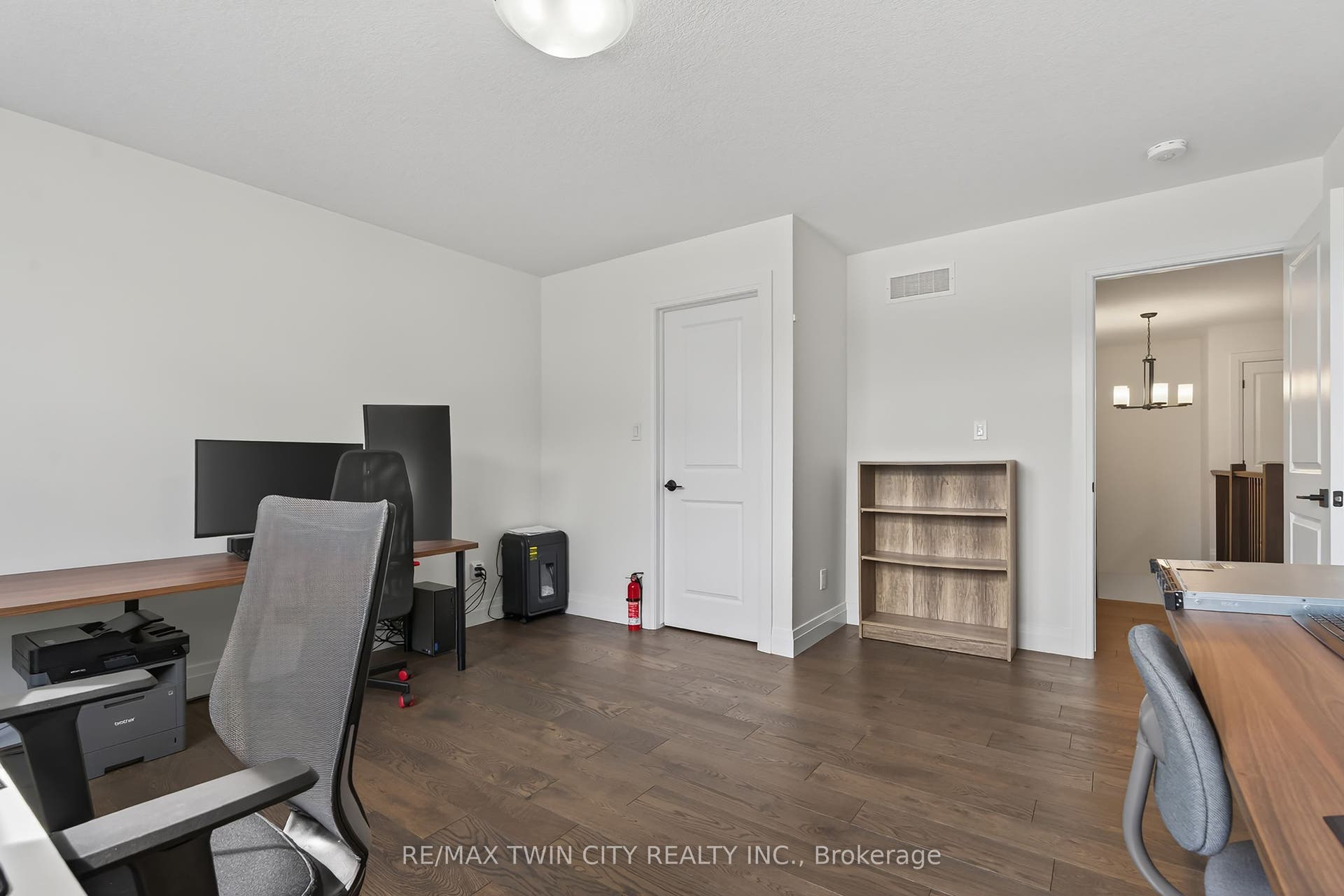 209 Jeffrey Place, Kitchener, Waterloo ON N2C 0C2 209 Jeffrey Place, Kitchener, Waterloo ON N2C 0C2