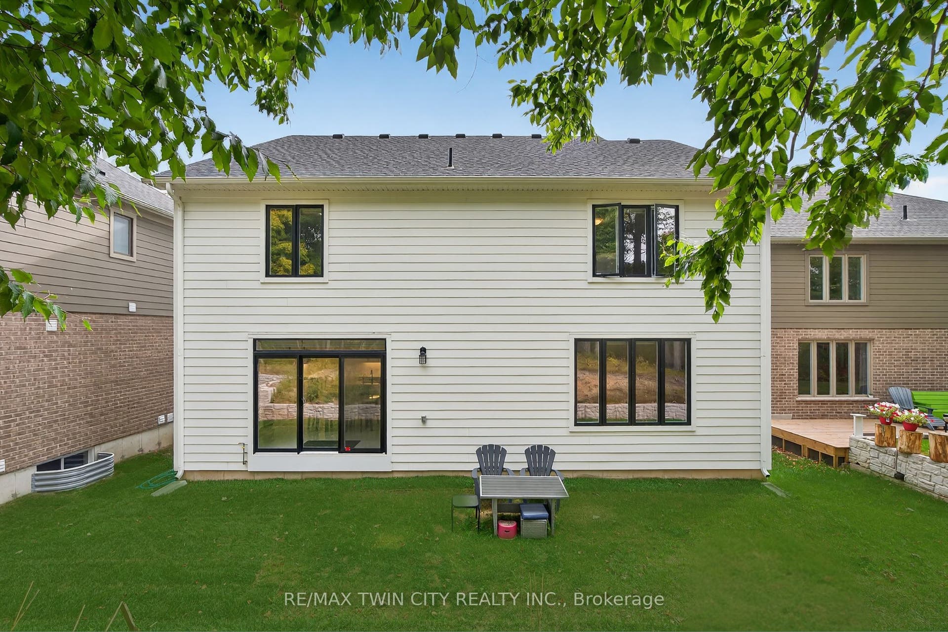 209 Jeffrey Place, Kitchener, Waterloo ON N2C 0C2 209 Jeffrey Place, Kitchener, Waterloo ON N2C 0C2