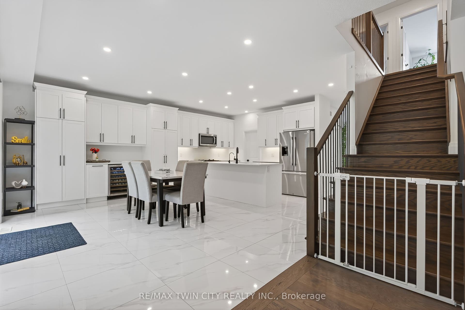 209 Jeffrey Place, Kitchener, Waterloo ON N2C 0C2 209 Jeffrey Place, Kitchener, Waterloo ON N2C 0C2