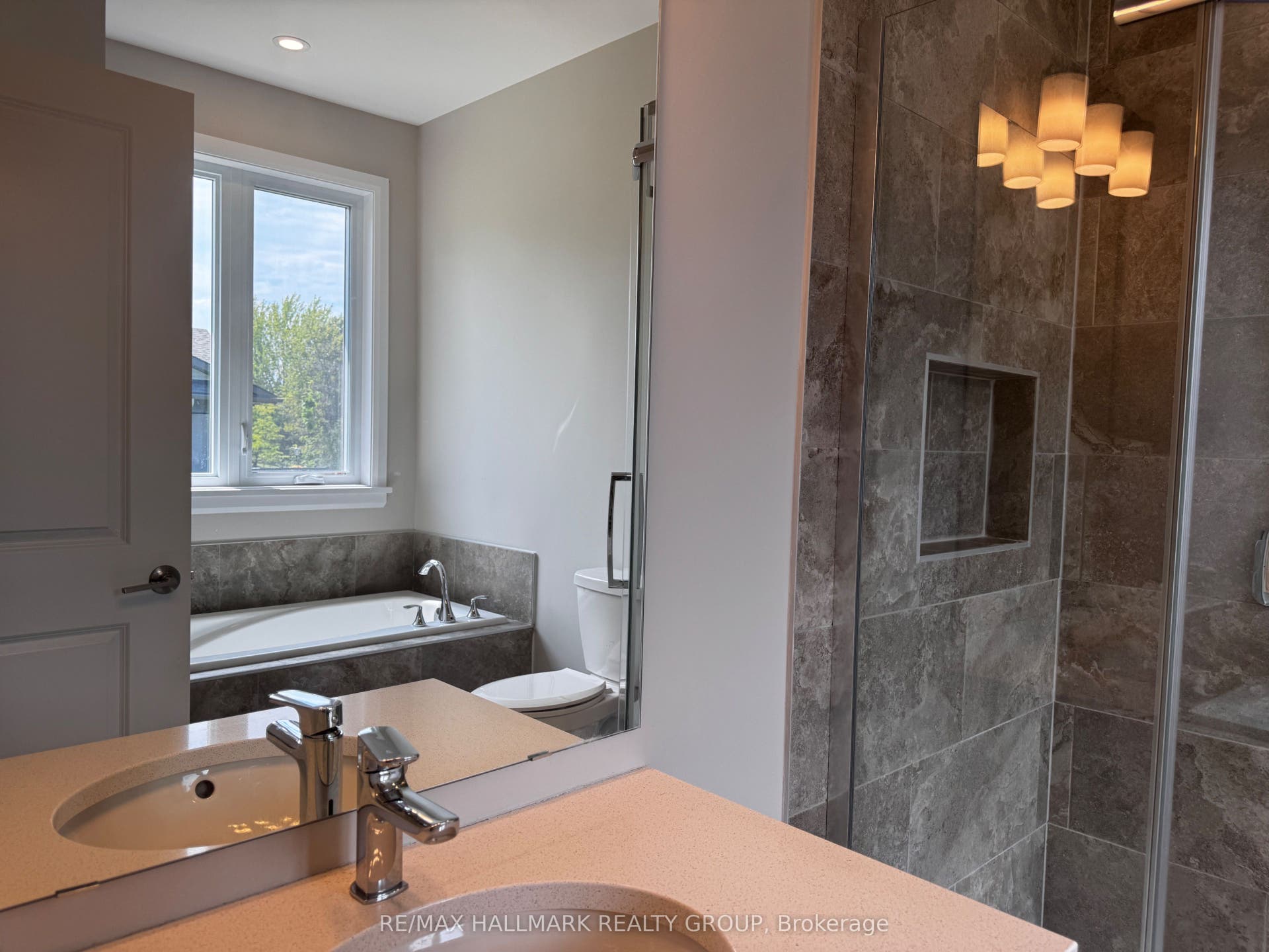 1513 FLANDERS Road, Brockville, Leeds And Grenville ON K6V 0A3 Ensuite