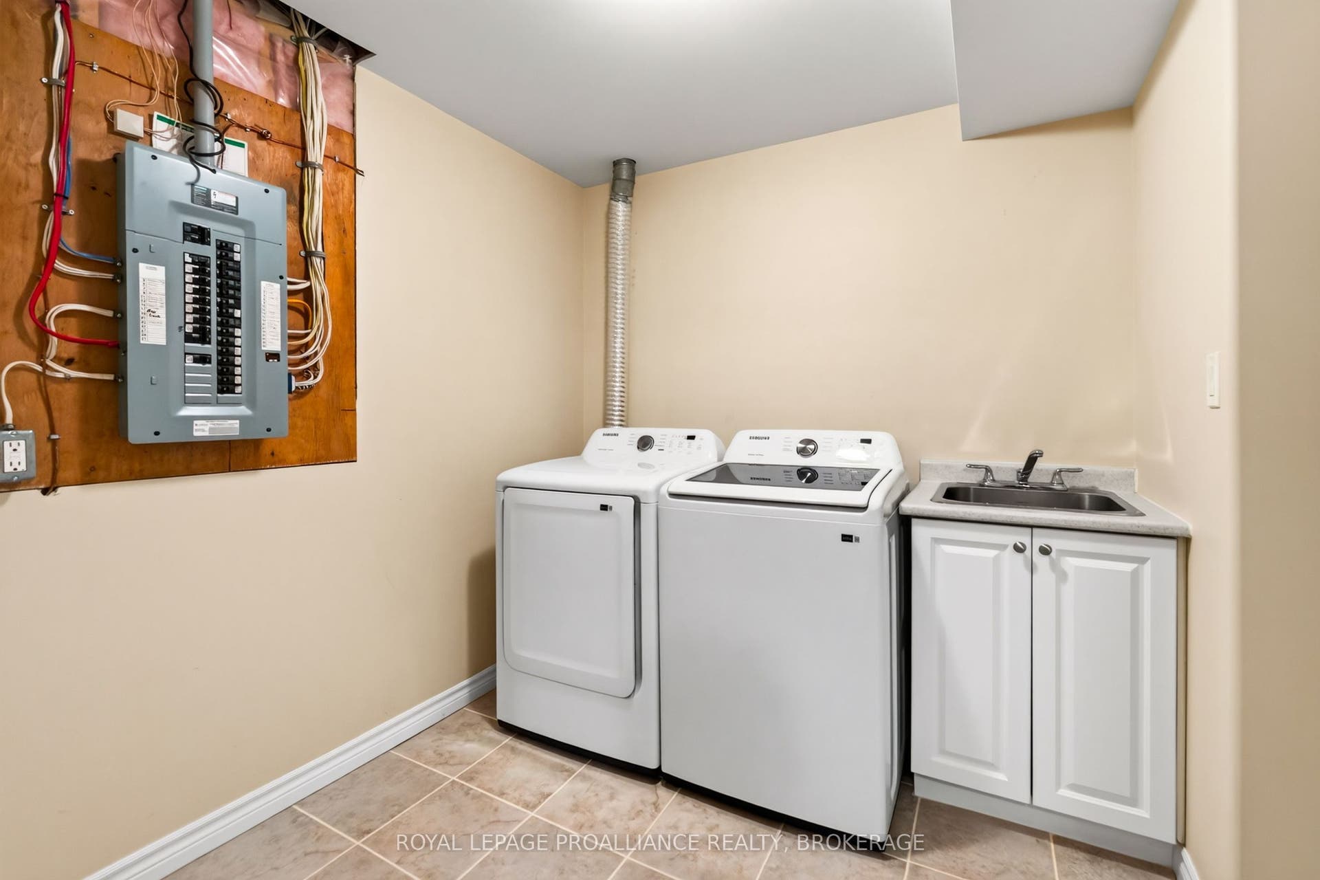 1097 Crossfield Avenue, Kingston, Frontenac ON K7P 0G7