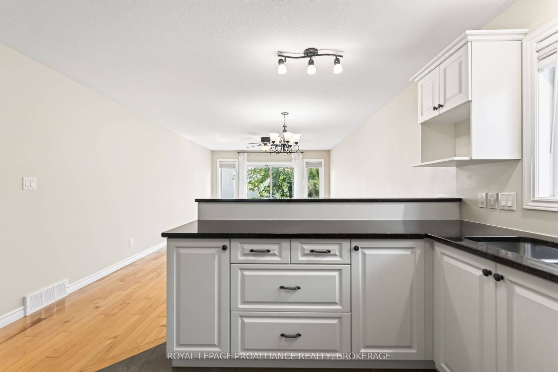 1097 Crossfield Avenue, Kingston, Frontenac ON K7P 0G7