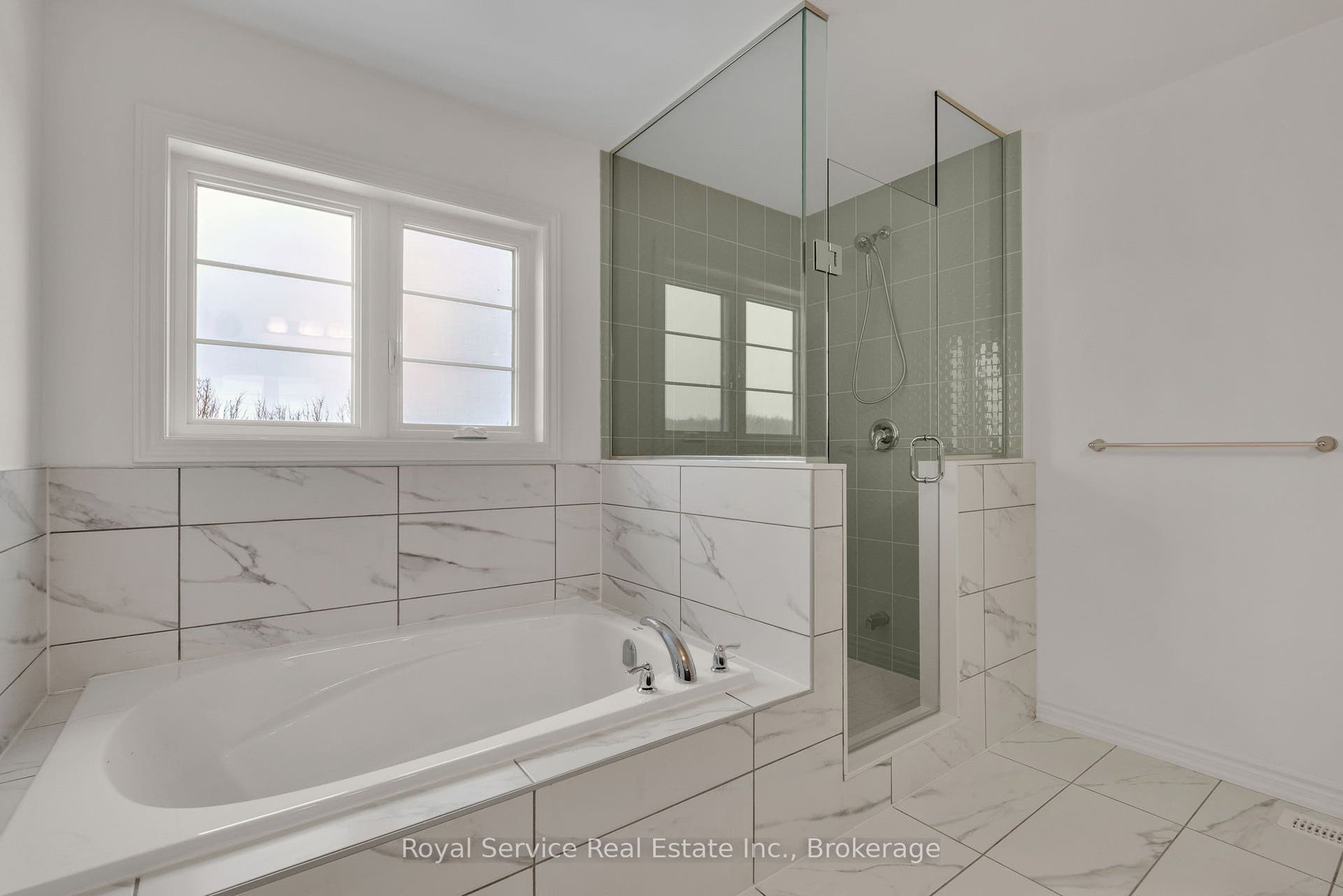 472 Trevor Street, Cobourg, Northumberland ON K9A 4J6 Primary Bedroom Ensuite Bathroom