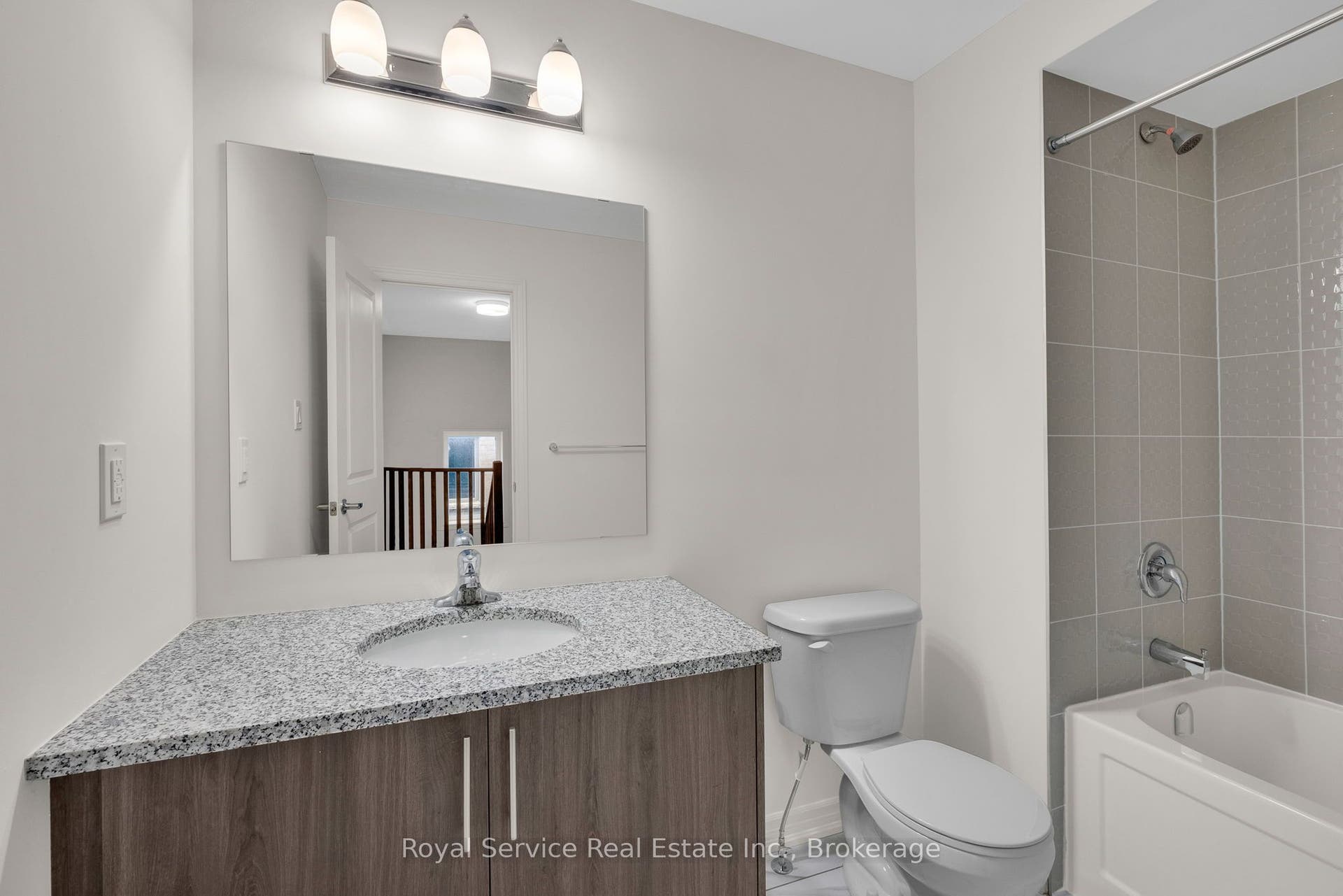 472 Trevor Street, Cobourg, Northumberland ON K9A 4J6 Second Floor Bathroom