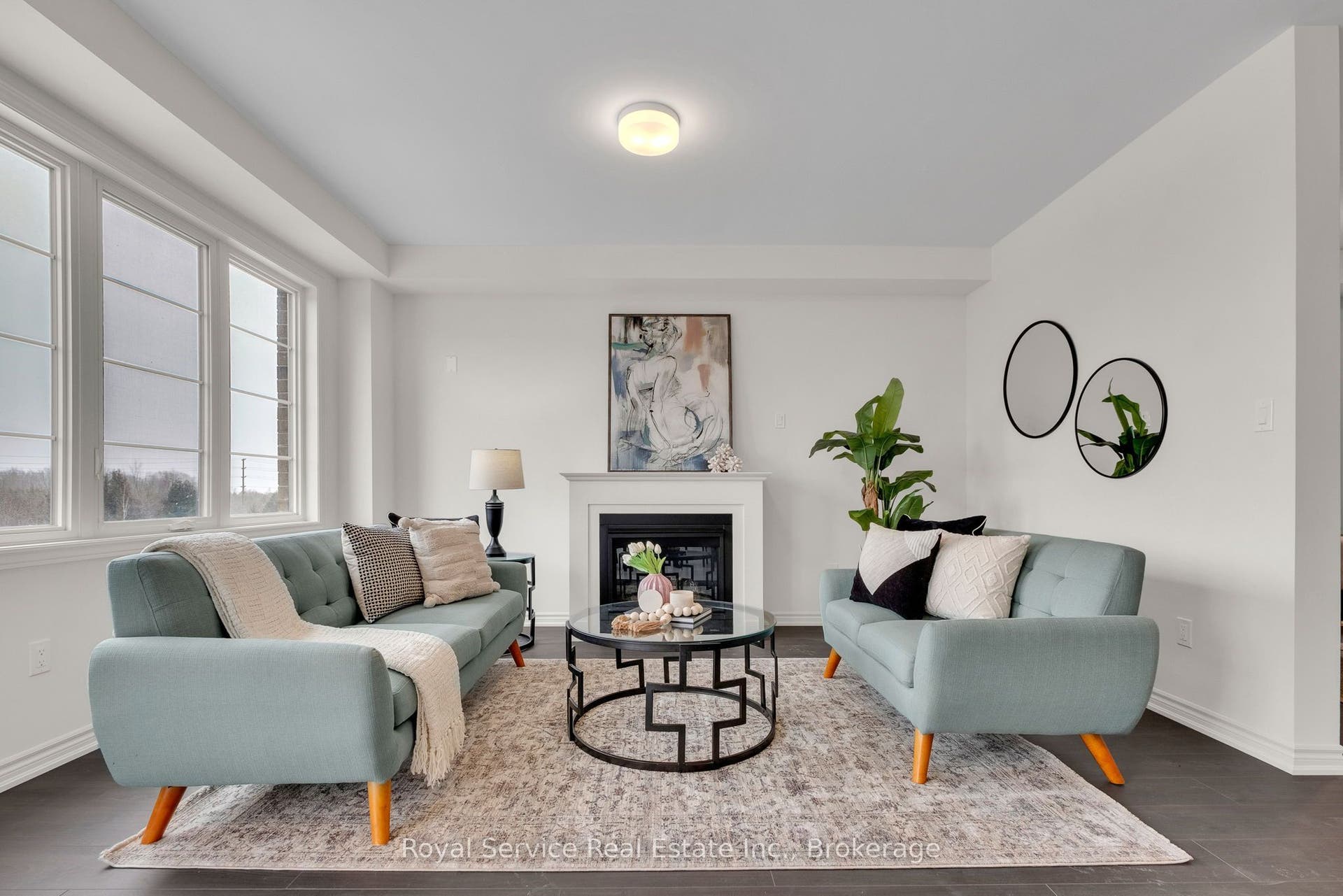 472 Trevor Street, Cobourg, Northumberland ON K9A 4J6 Living Room