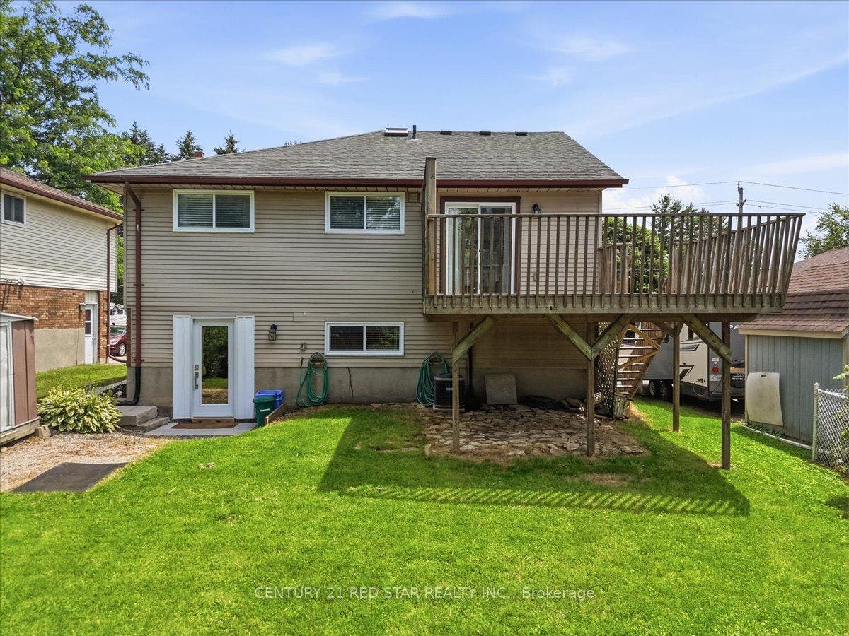 Walkout basement, 2 hose bibs , large deck