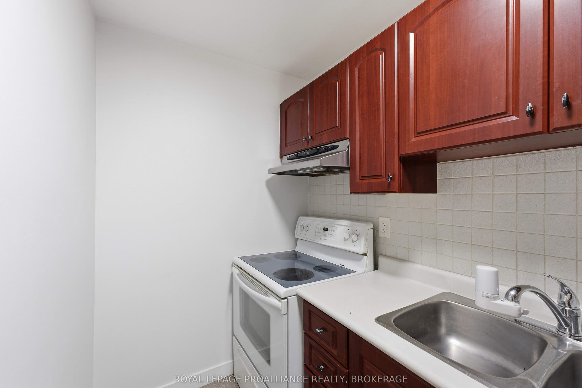 573 Armstrong Road, #217, Kingston, Frontenac ON K7M 8J8