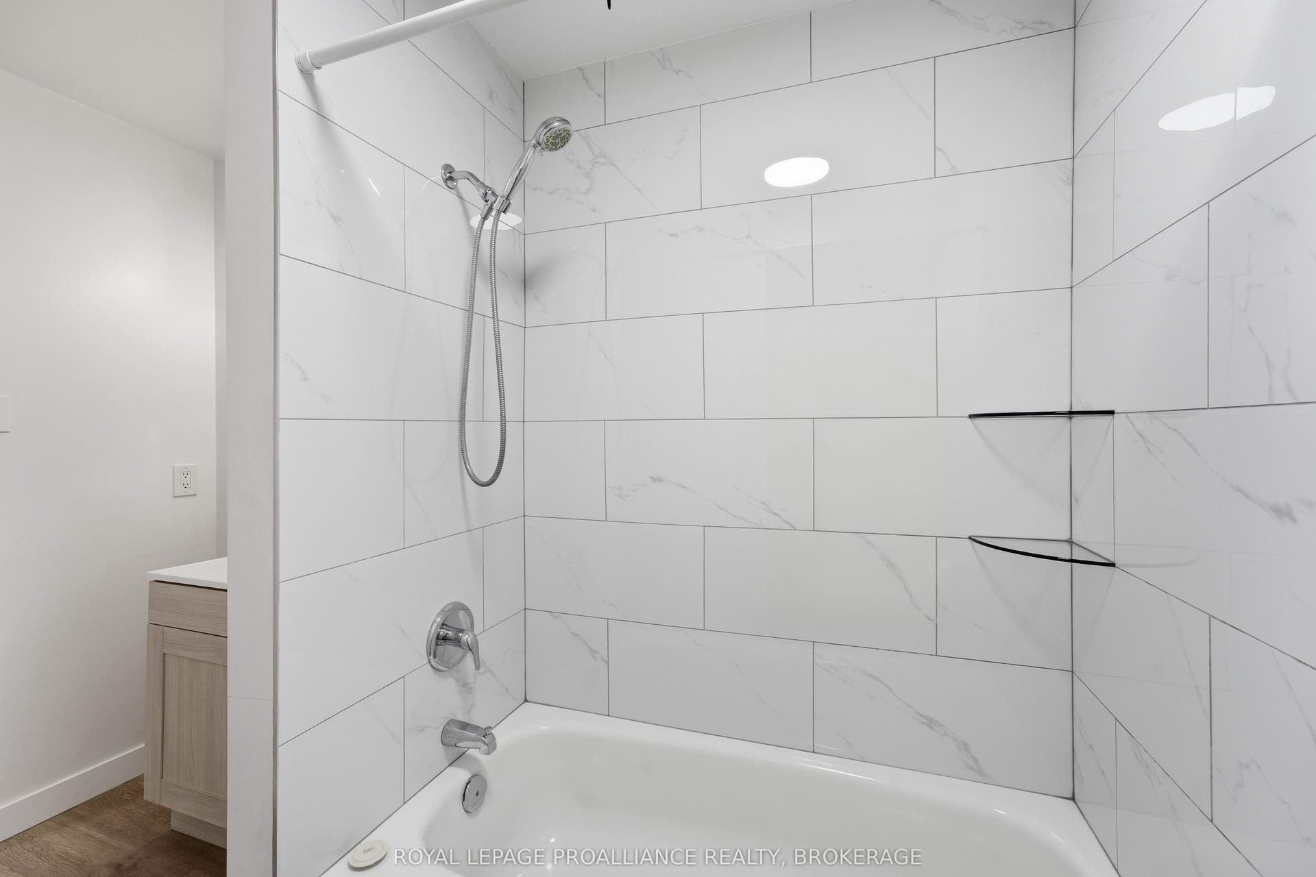573 Armstrong Road, #217, Kingston, Frontenac ON K7M 8J8