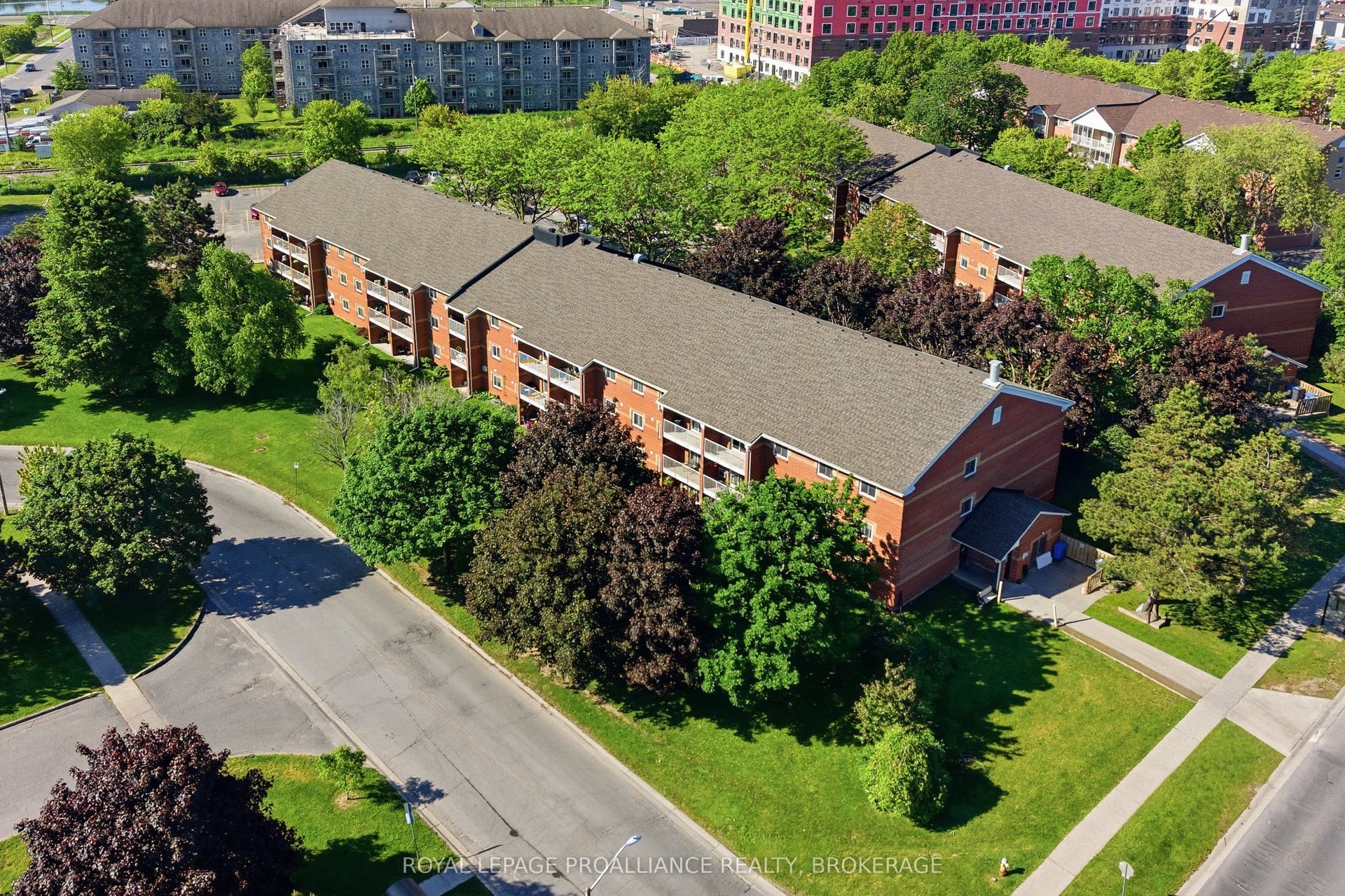 573 Armstrong Road, #217, Kingston, Frontenac ON K7M 8J8