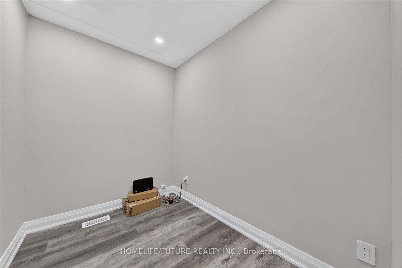 7 Cardill Crescent, #Room A, Waterloo, Waterloo ON N2L 3Y7 7 Cardill Crescent, #Room A, Waterloo, Waterloo ON N2L 3Y7