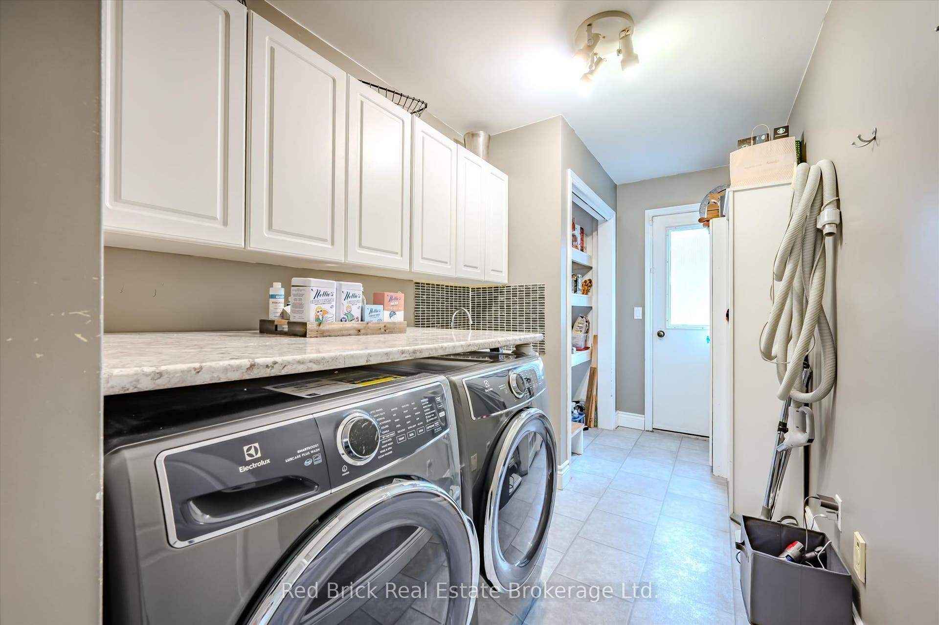 8 Sugarbush Place, Guelph, Wellington ON N1H 7Z3 8 Sugarbush Place, Guelph, Wellington ON N1H 7Z3