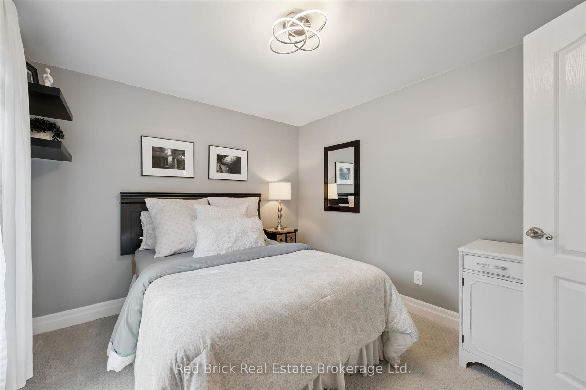 8 Sugarbush Place, Guelph, Wellington ON N1H 7Z3 8 Sugarbush Place, Guelph, Wellington ON N1H 7Z3