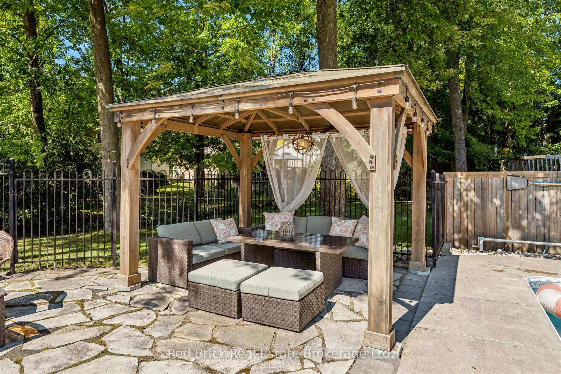 8 Sugarbush Place, Guelph, Wellington ON N1H 7Z3 8 Sugarbush Place, Guelph, Wellington ON N1H 7Z3