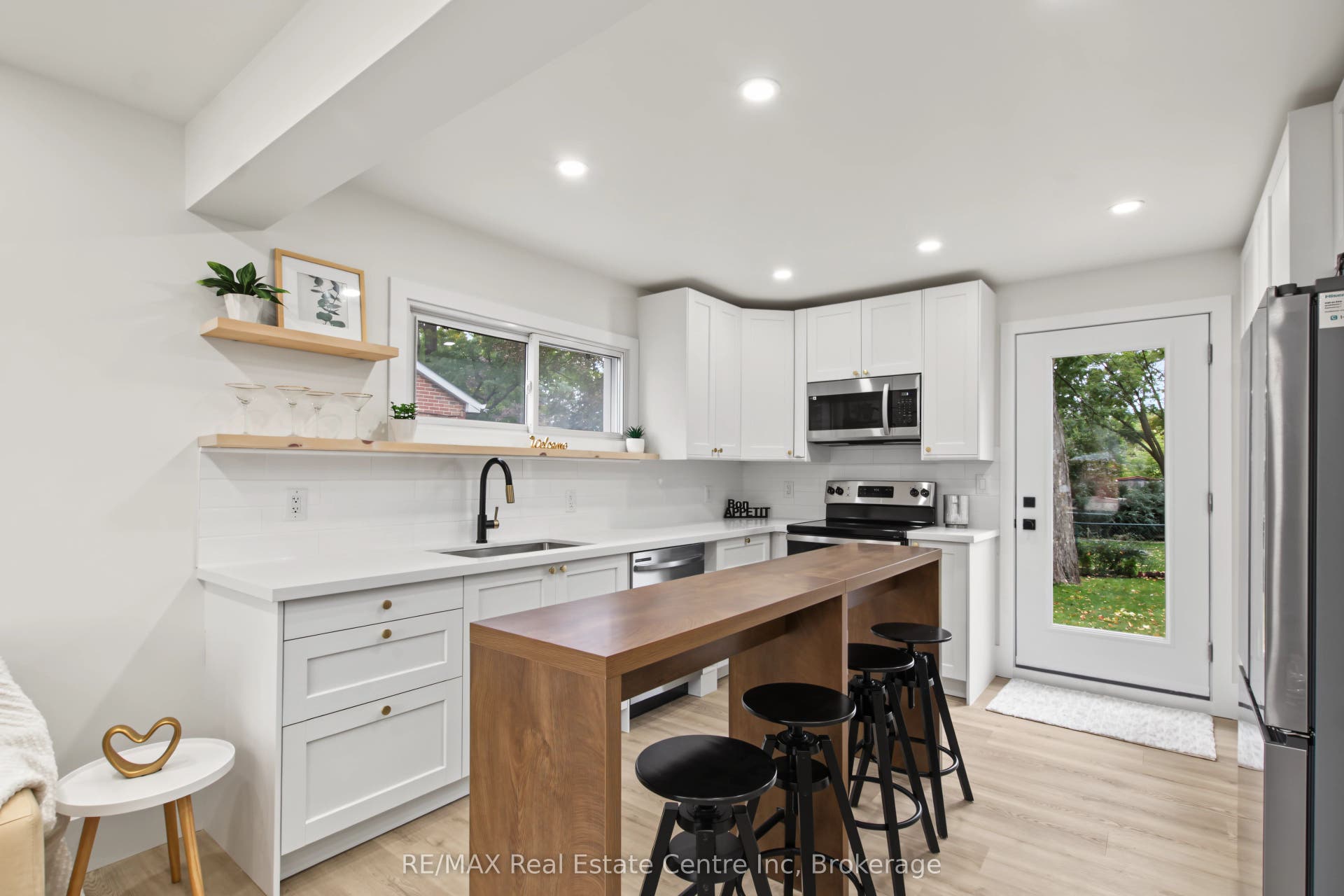 223 Margaret Avenue, Kitchener, Waterloo ON N2H 4J1 223 Margaret Avenue, Kitchener, Waterloo ON N2H 4J1