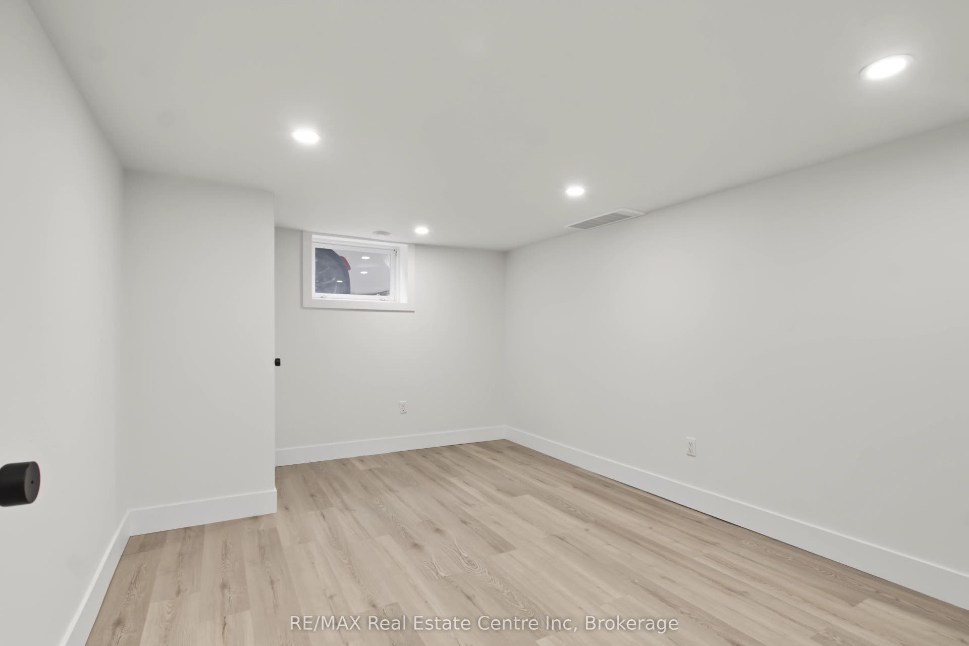 223 Margaret Avenue, Kitchener, Waterloo ON N2H 4J1 223 Margaret Avenue, Kitchener, Waterloo ON N2H 4J1