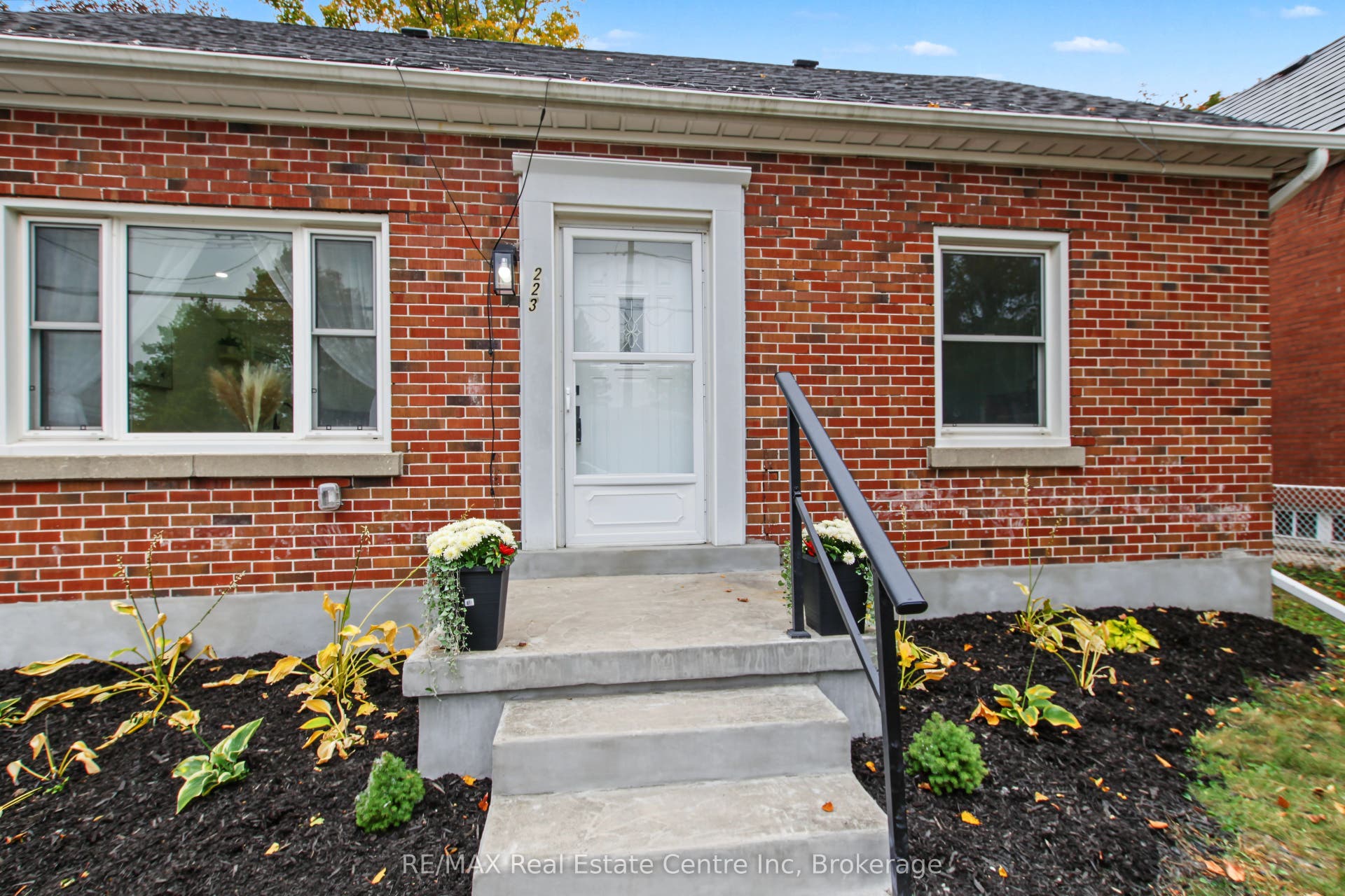 223 Margaret Avenue, Kitchener, Waterloo ON N2H 4J1 223 Margaret Avenue, Kitchener, Waterloo ON N2H 4J1