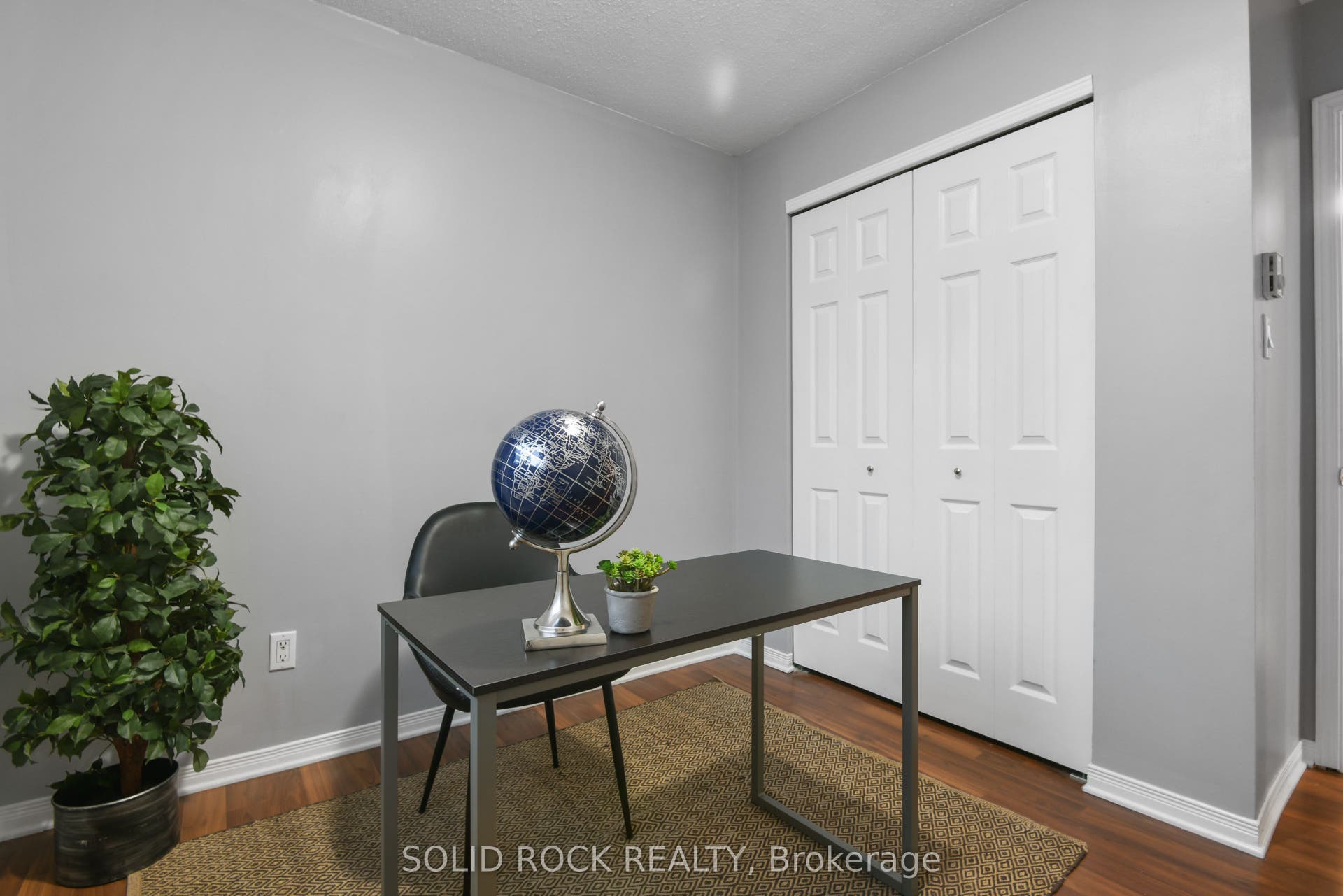 2nd bedroom set up as office