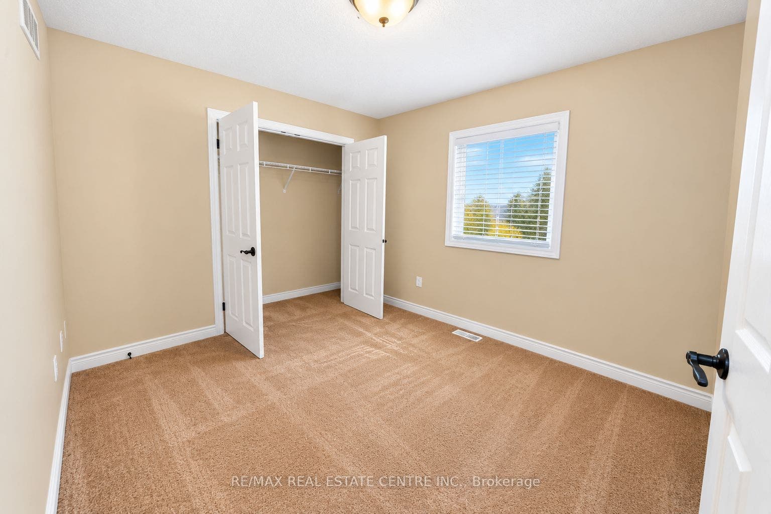 4 Drone Crescent, Guelph, Wellington ON N1K 0C1 4 Drone Crescent, Guelph, Wellington ON N1K 0C1