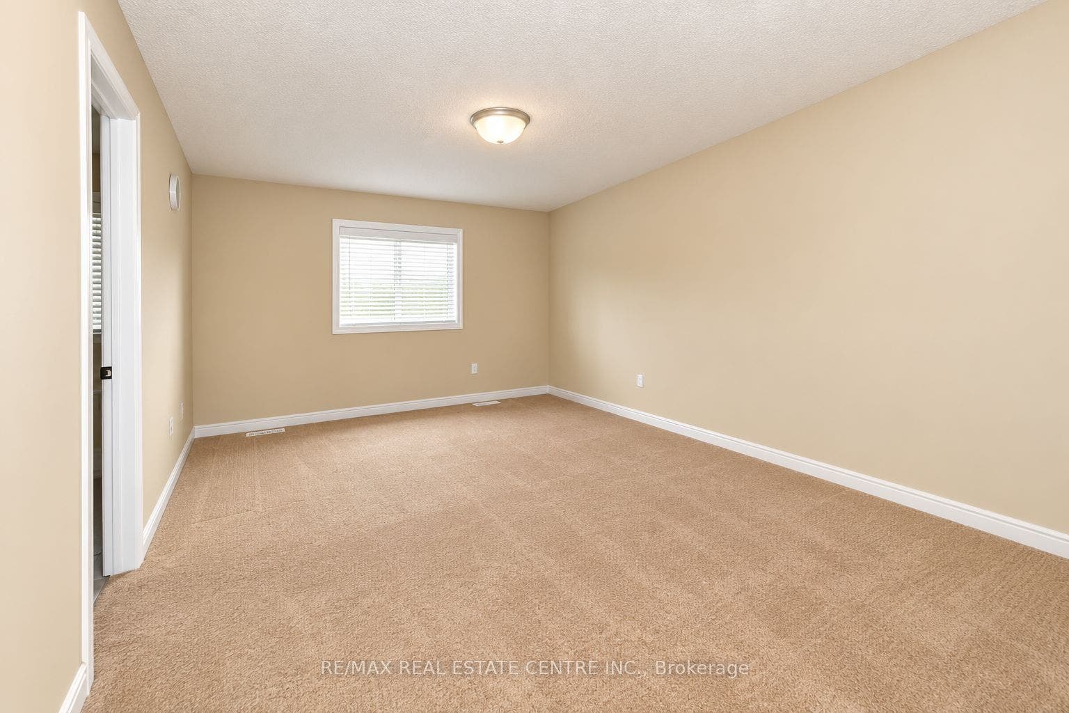 4 Drone Crescent, Guelph, Wellington ON N1K 0C1 4 Drone Crescent, Guelph, Wellington ON N1K 0C1