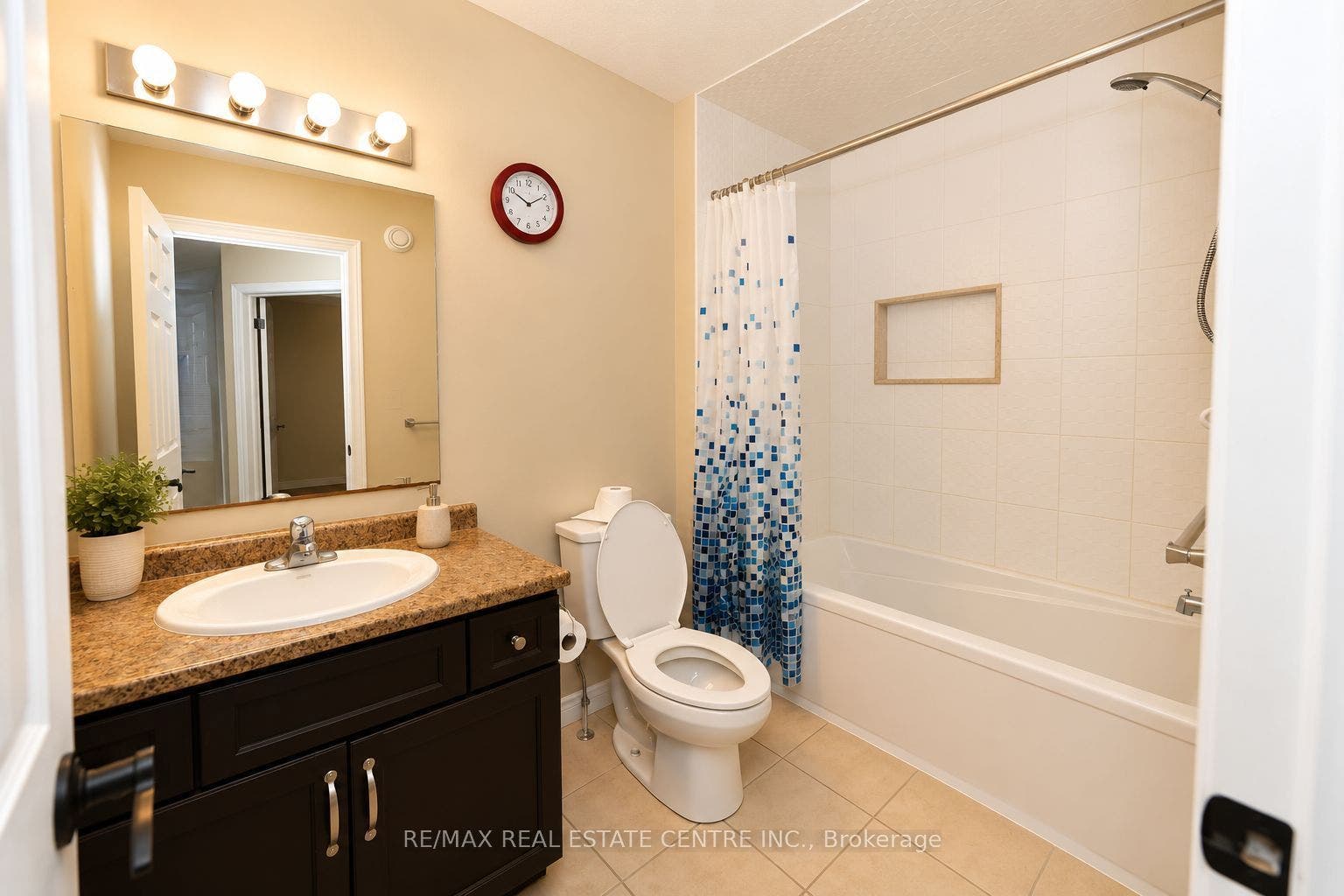 4 Drone Crescent, Guelph, Wellington ON N1K 0C1 4 Drone Crescent, Guelph, Wellington ON N1K 0C1