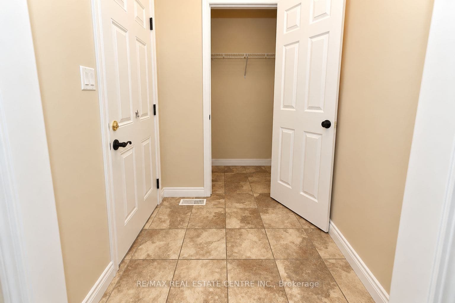 4 Drone Crescent, Guelph, Wellington ON N1K 0C1 4 Drone Crescent, Guelph, Wellington ON N1K 0C1