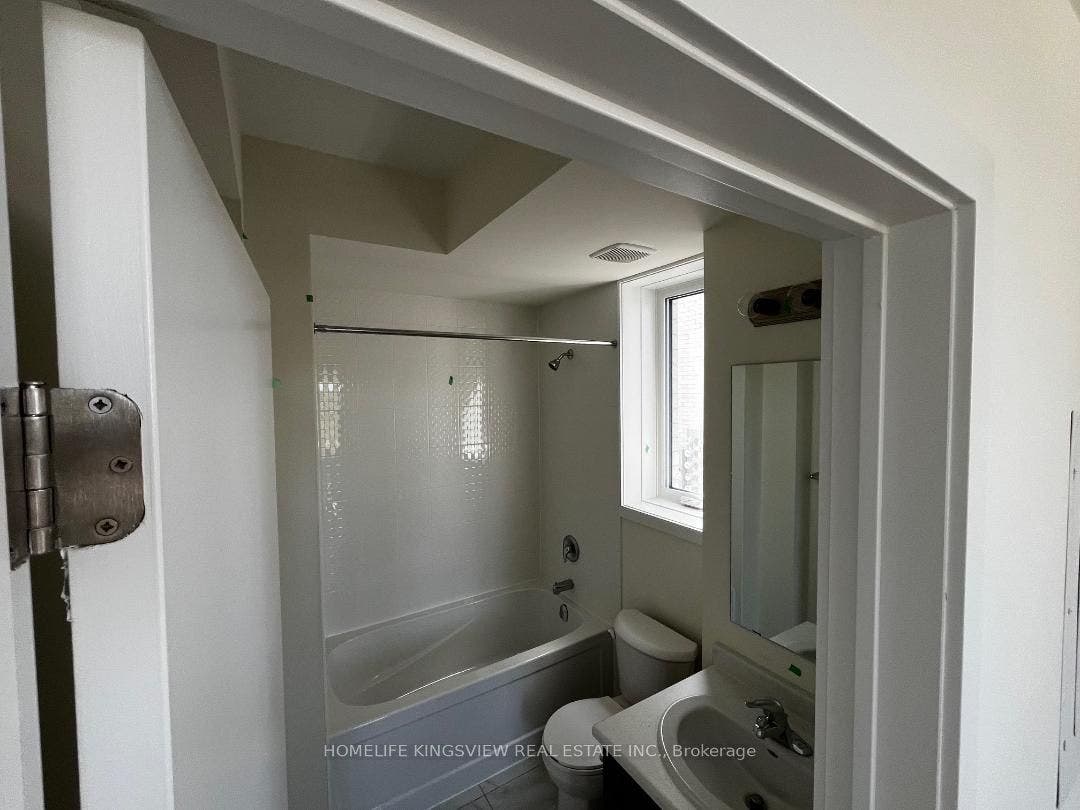 160 Densmore Road, #602, Cobourg, Northumberland ON K9A 0X8