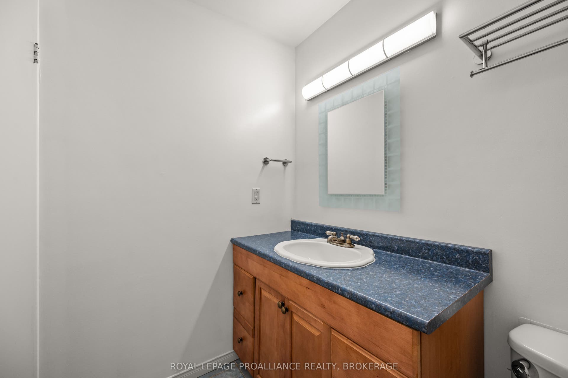 17 Eldon Hall Place, #112, Kingston, Frontenac ON K7M 7H5 17 Eldon Hall Place, #112, Kingston, Frontenac ON K7M 7H5