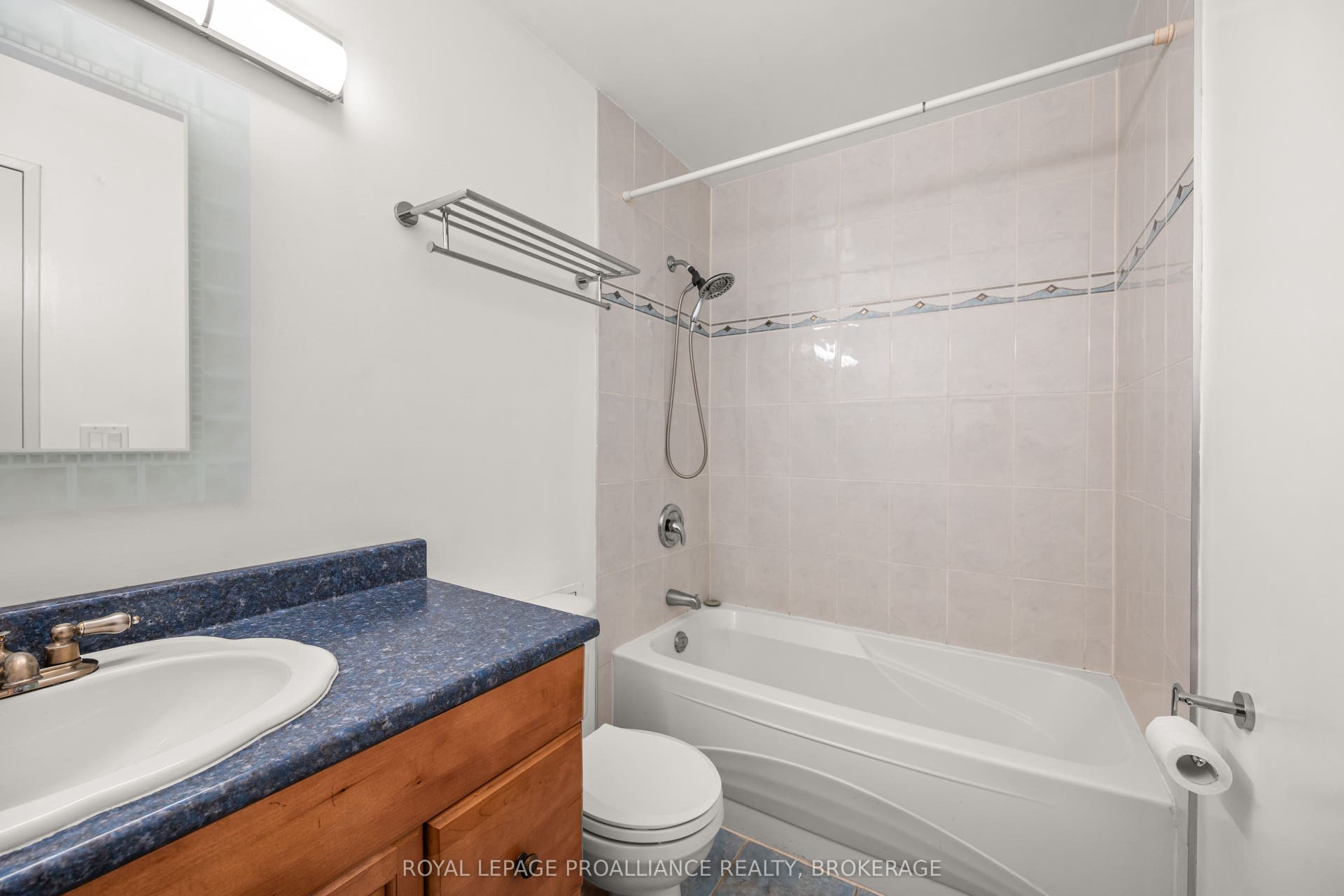17 Eldon Hall Place, #112, Kingston, Frontenac ON K7M 7H5 17 Eldon Hall Place, #112, Kingston, Frontenac ON K7M 7H5