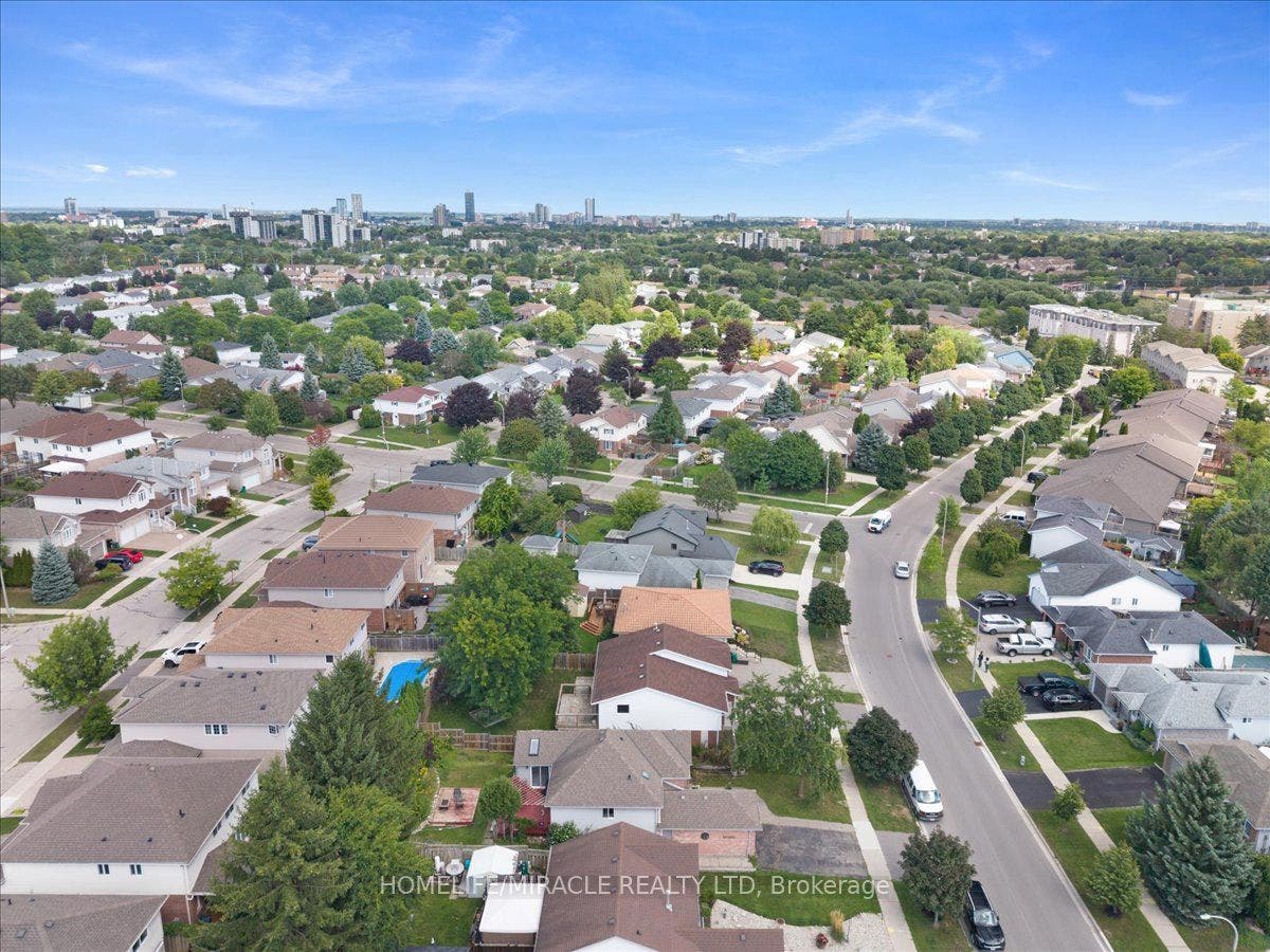 150 Bankside Drive, Kitchener, Waterloo ON N2N 3E4 150 Bankside Drive, Kitchener, Waterloo ON N2N 3E4