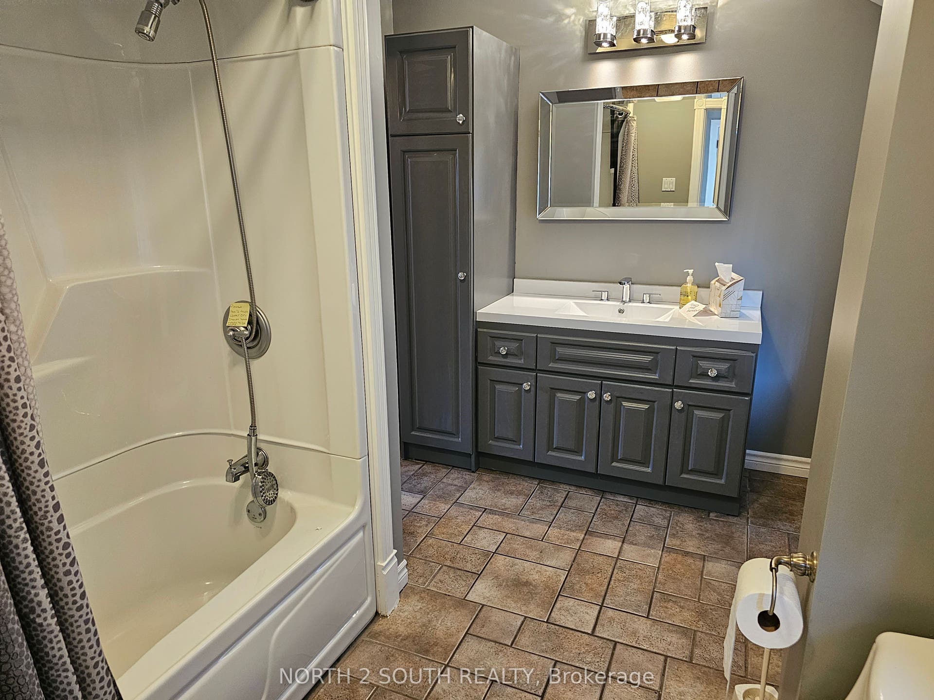 326 Erie Avenue, Brantford, Brantford ON N3S 2H8 326 Erie Avenue, Brantford, Brantford ON N3S 2H8