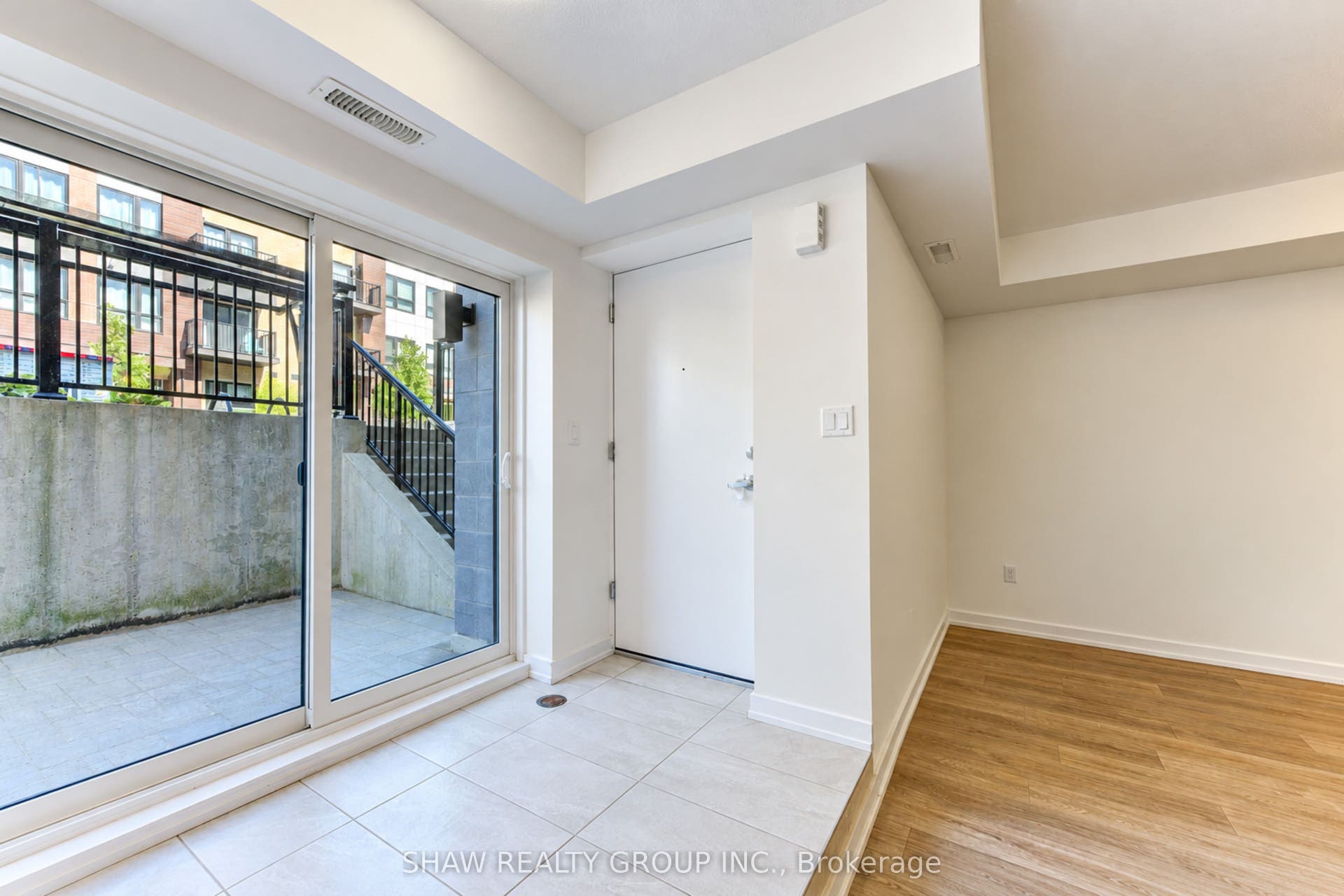 10 Palace Street, #D16, Kitchener, Waterloo ON N2E 0J3 10 Palace Street, #D16, Kitchener, Waterloo ON N2E 0J3