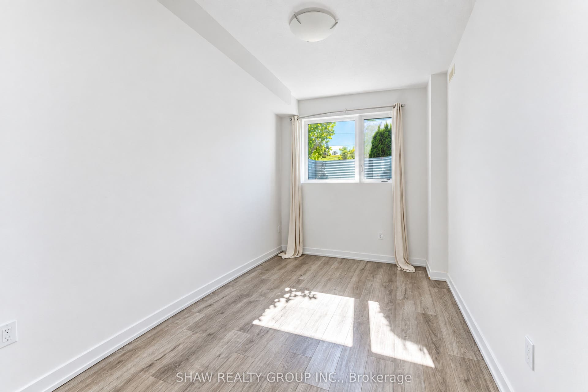 10 Palace Street, #D16, Kitchener, Waterloo ON N2E 0J3 10 Palace Street, #D16, Kitchener, Waterloo ON N2E 0J3