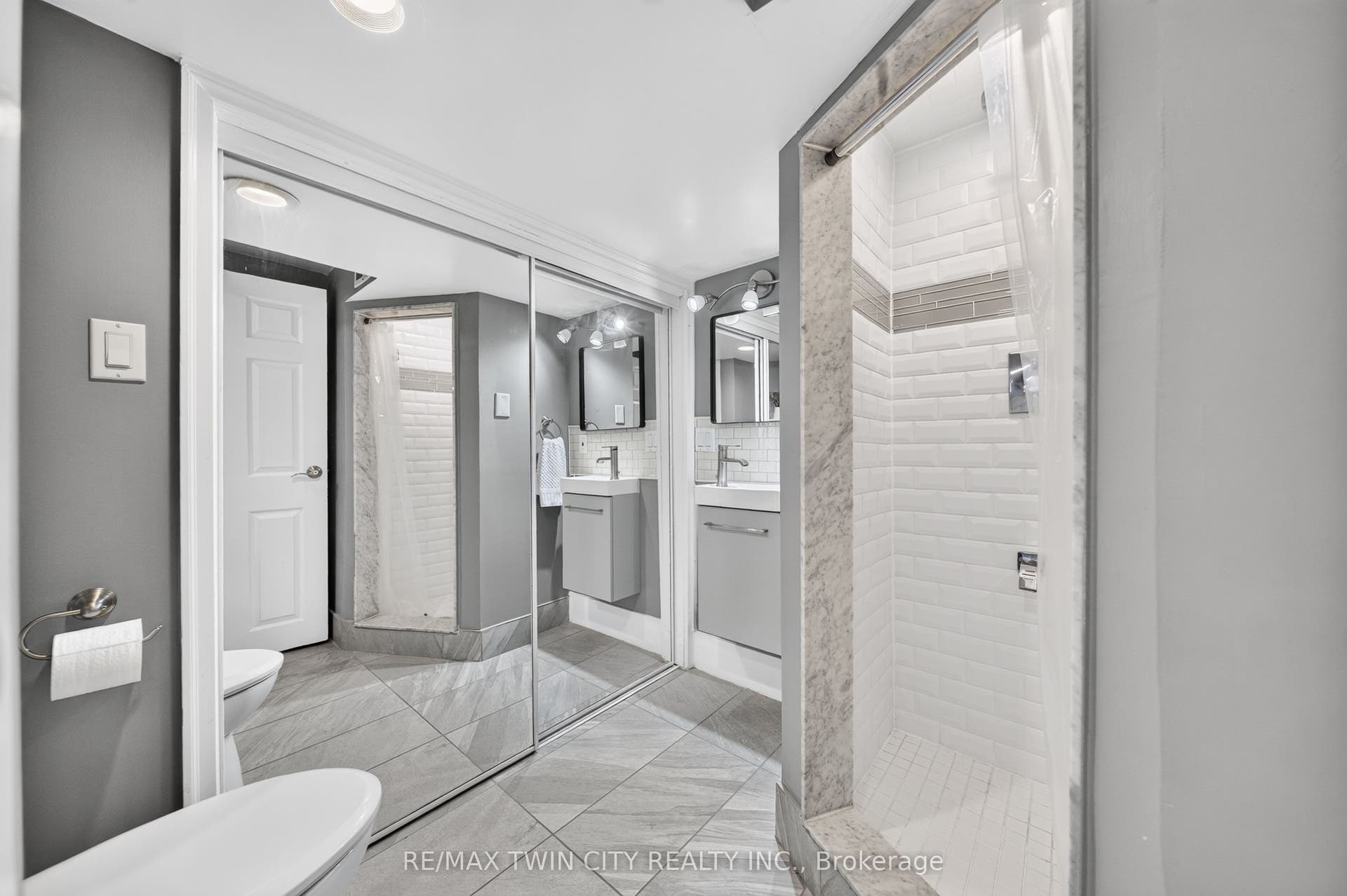 150 Coach Hill Drive, Kitchener, Waterloo ON N2E 1P4 150 Coach Hill Drive, Kitchener, Waterloo ON N2E 1P4