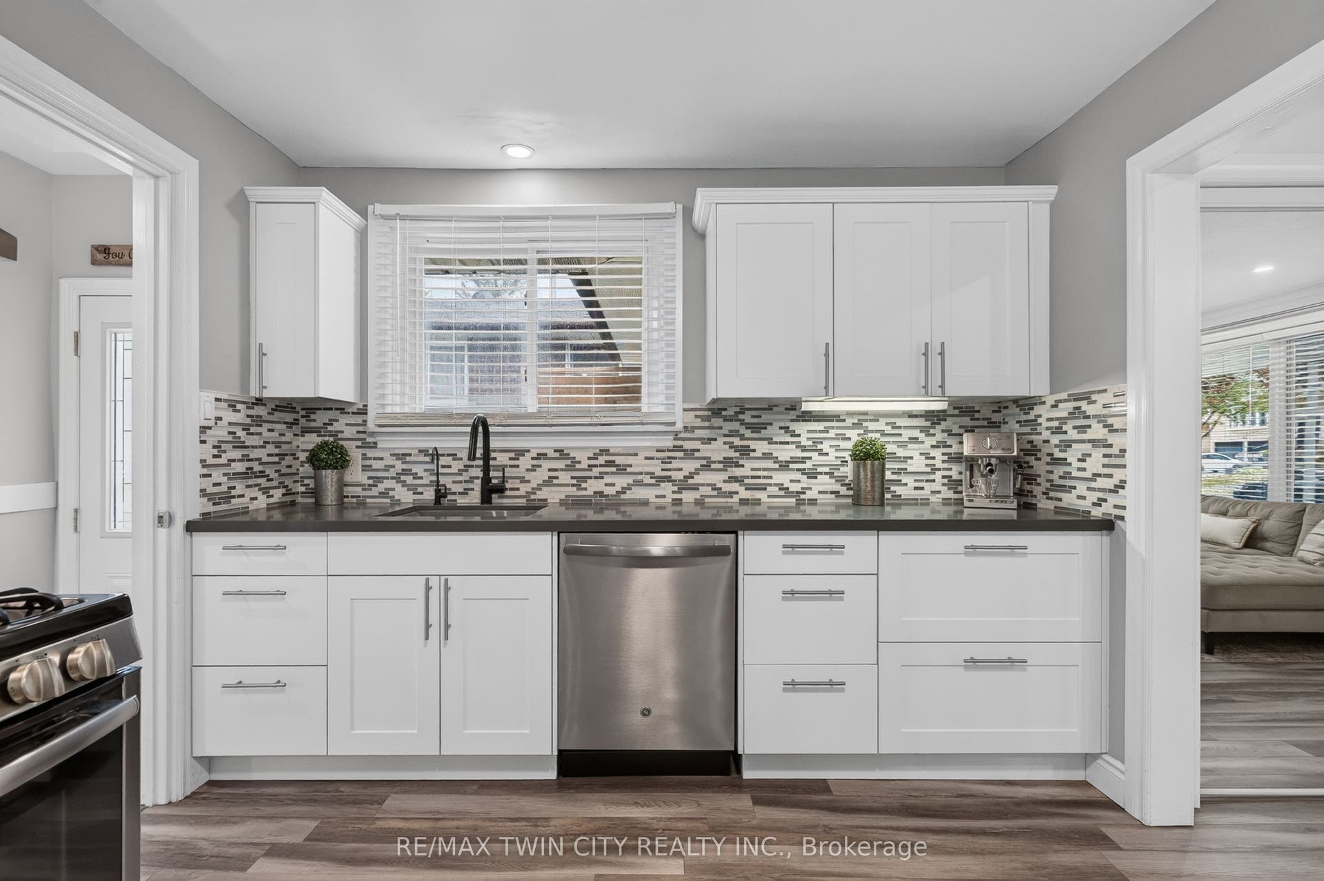 150 Coach Hill Drive, Kitchener, Waterloo ON N2E 1P4 150 Coach Hill Drive, Kitchener, Waterloo ON N2E 1P4